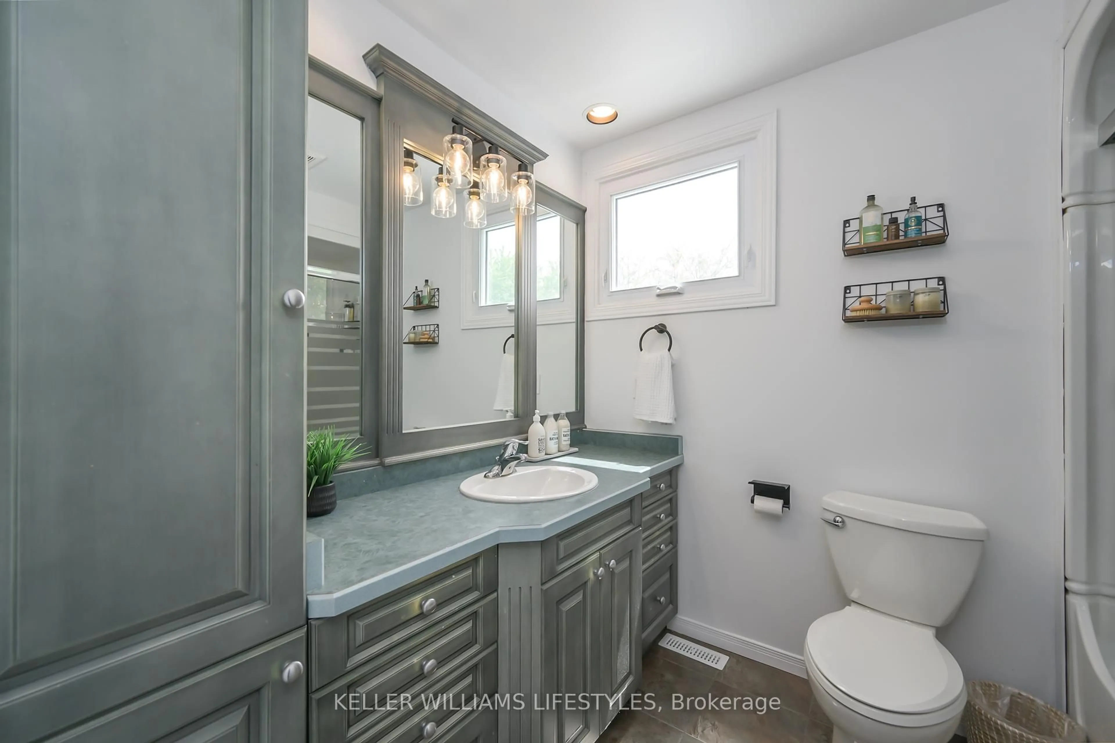 Contemporary bathroom, ceramic/tile floor for 871 Farnham Rd, London South Ontario N6K 1R8