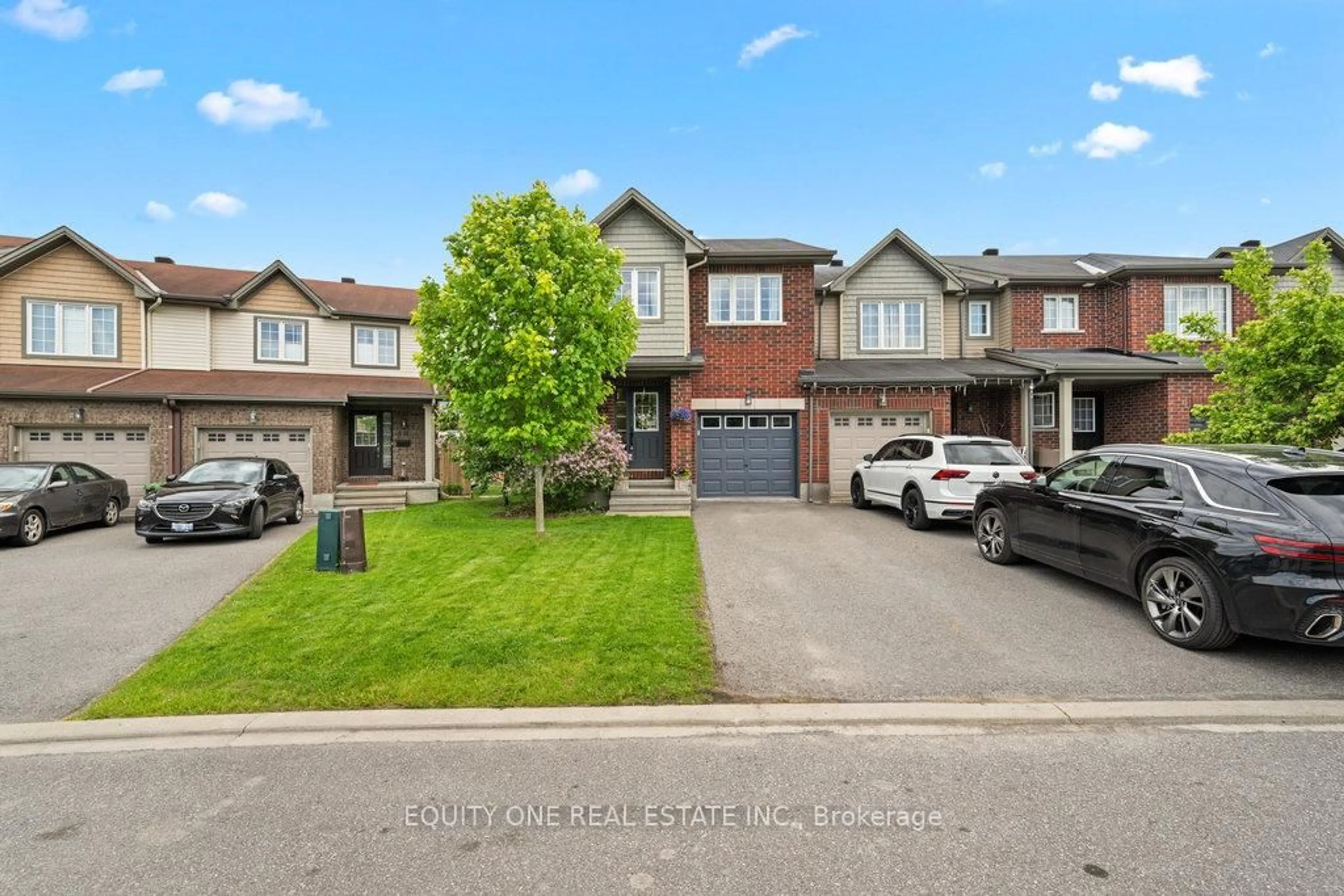 A pic from outside/outdoor area/front of a property/back of a property/a pic from drone, street for 609 Gazebo St, Ottawa Ontario K4M 0B5