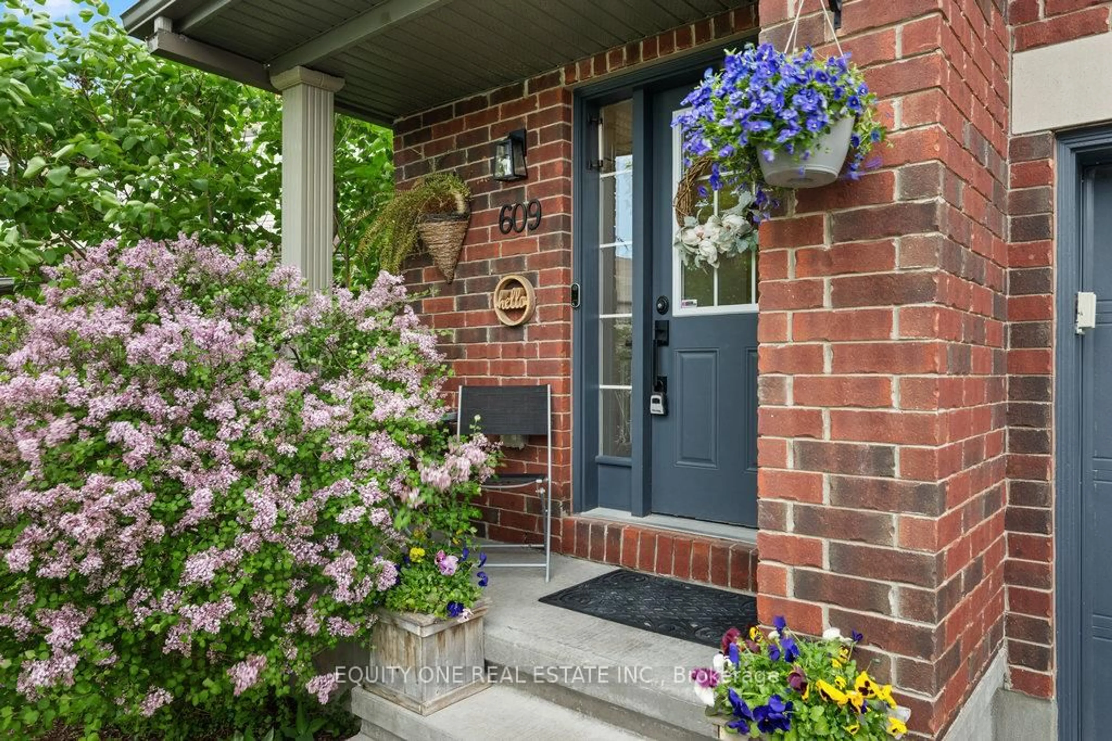 Indoor entryway for 609 Gazebo St, Ottawa Ontario K4M 0B5