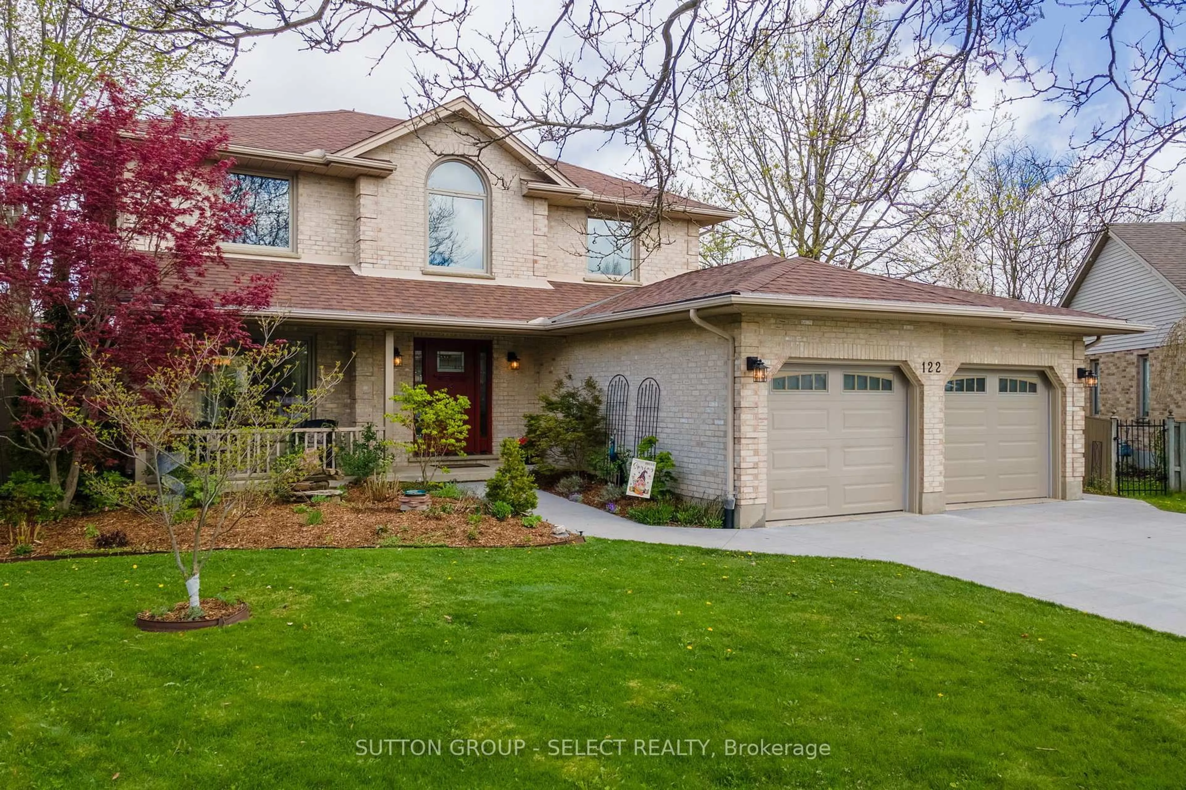 Home with vinyl exterior material, street for 122 Moraine Crt, London North Ontario N6G 4Z2