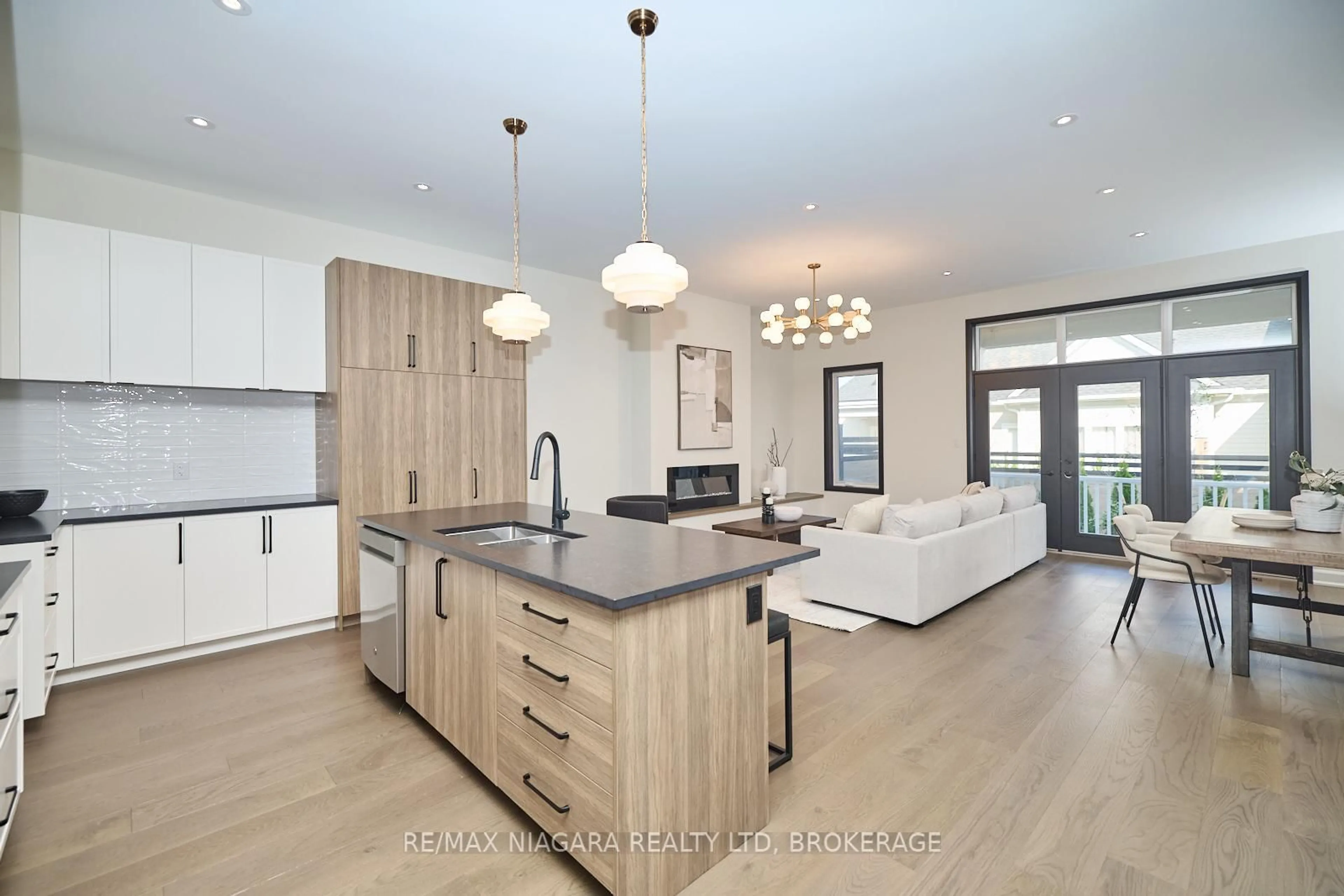 Open concept kitchen, wood/laminate floor for 11 BUTTERNUT Cres, Fort Erie Ontario L0S 1N0