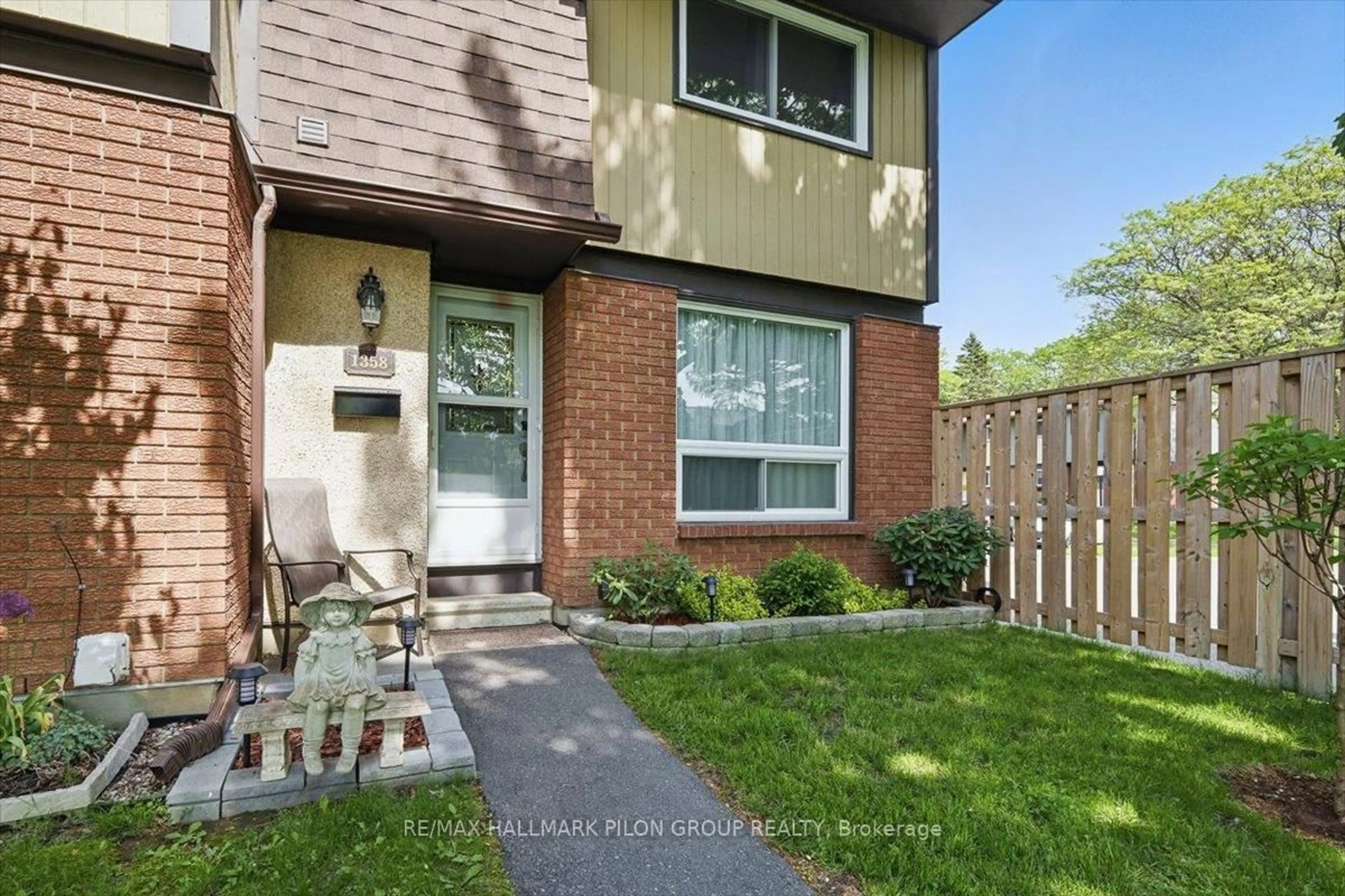 Unknown for 1358 Bakker Crt, Orleans Ontario K1C 2K4