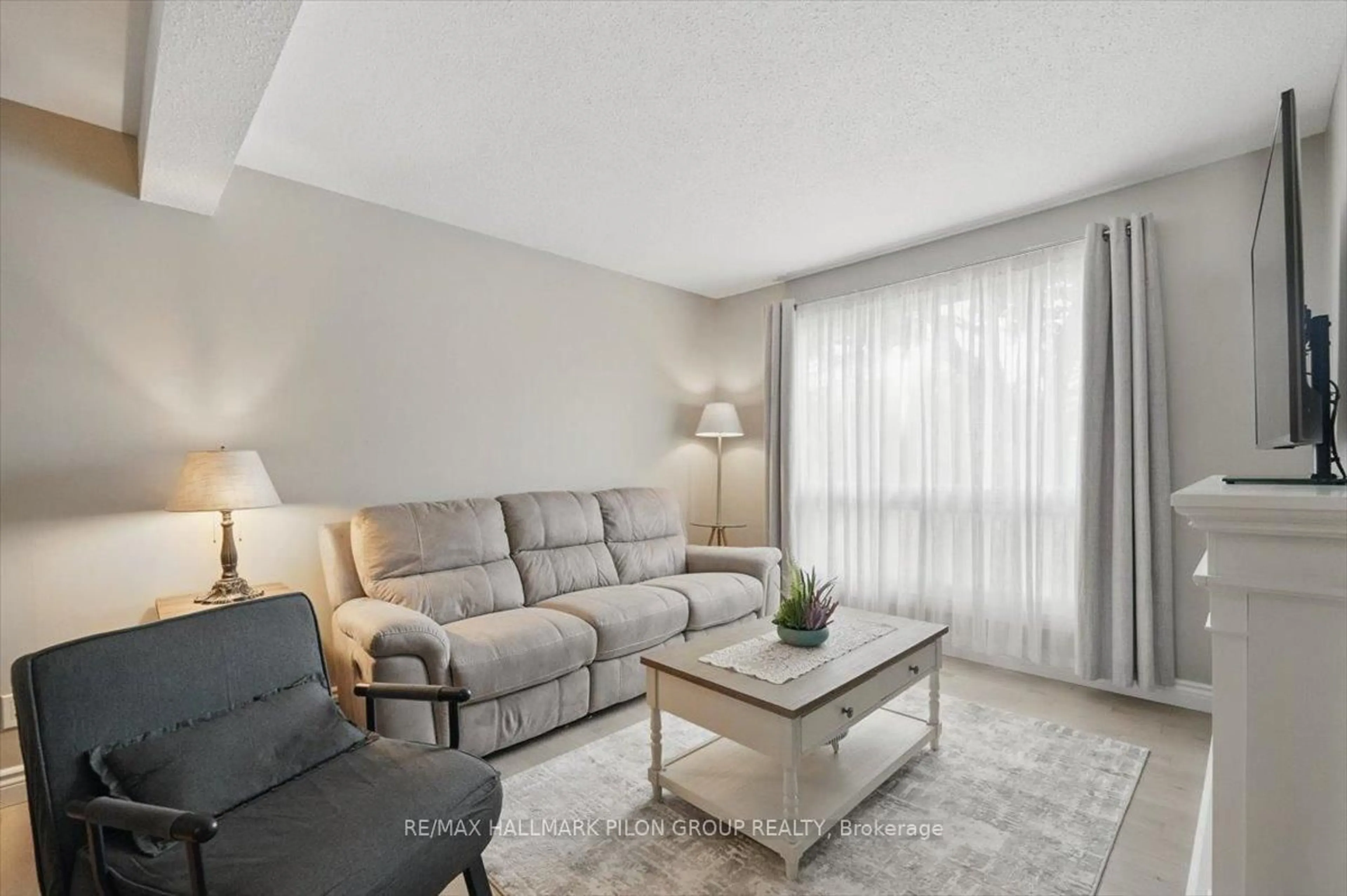 Living room with furniture, unknown for 1358 Bakker Crt, Orleans Ontario K1C 2K4