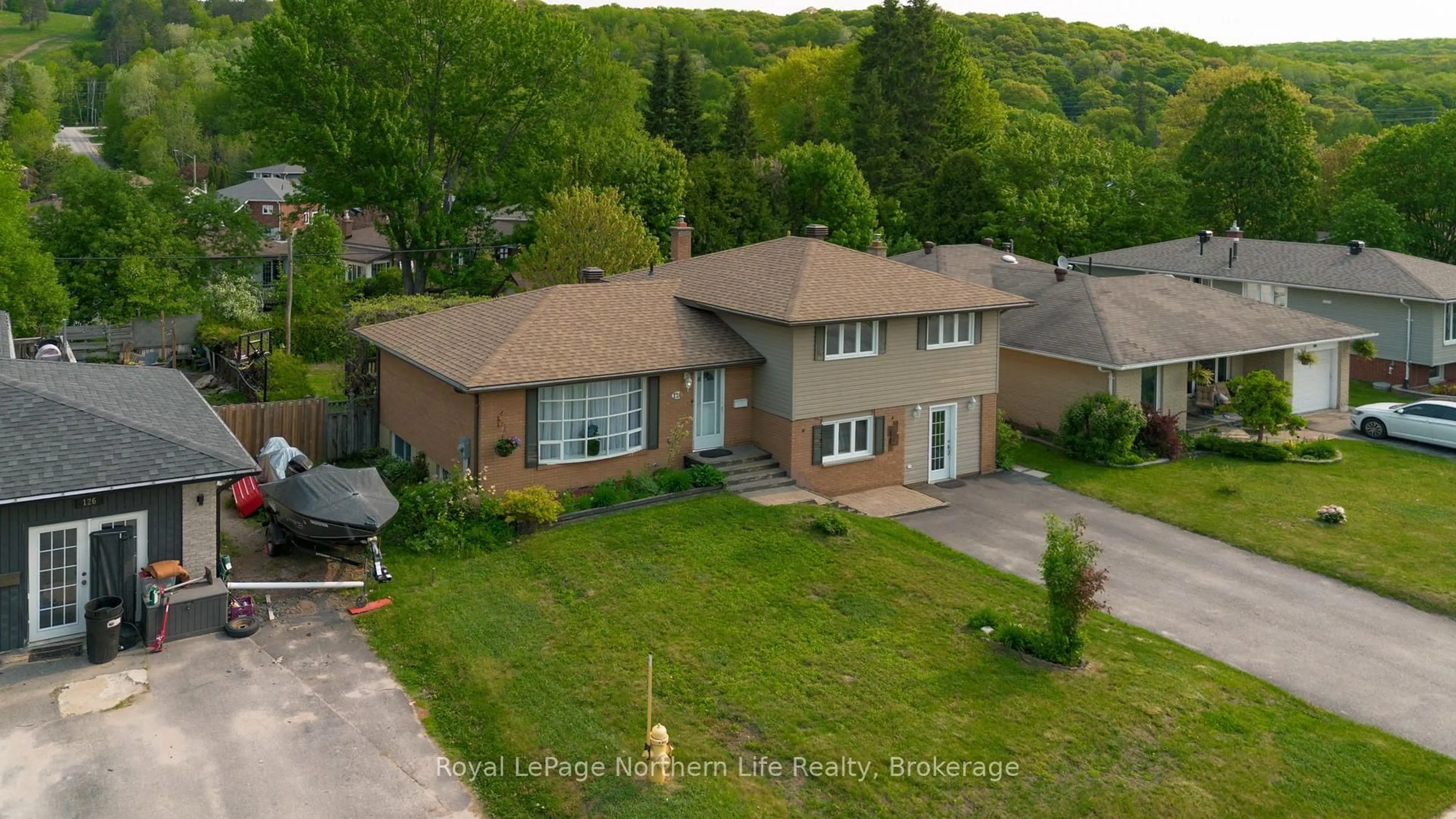 A pic from outside/outdoor area/front of a property/back of a property/a pic from drone, street for 120 Macbeth Cres, North Bay Ontario P1B 7X6