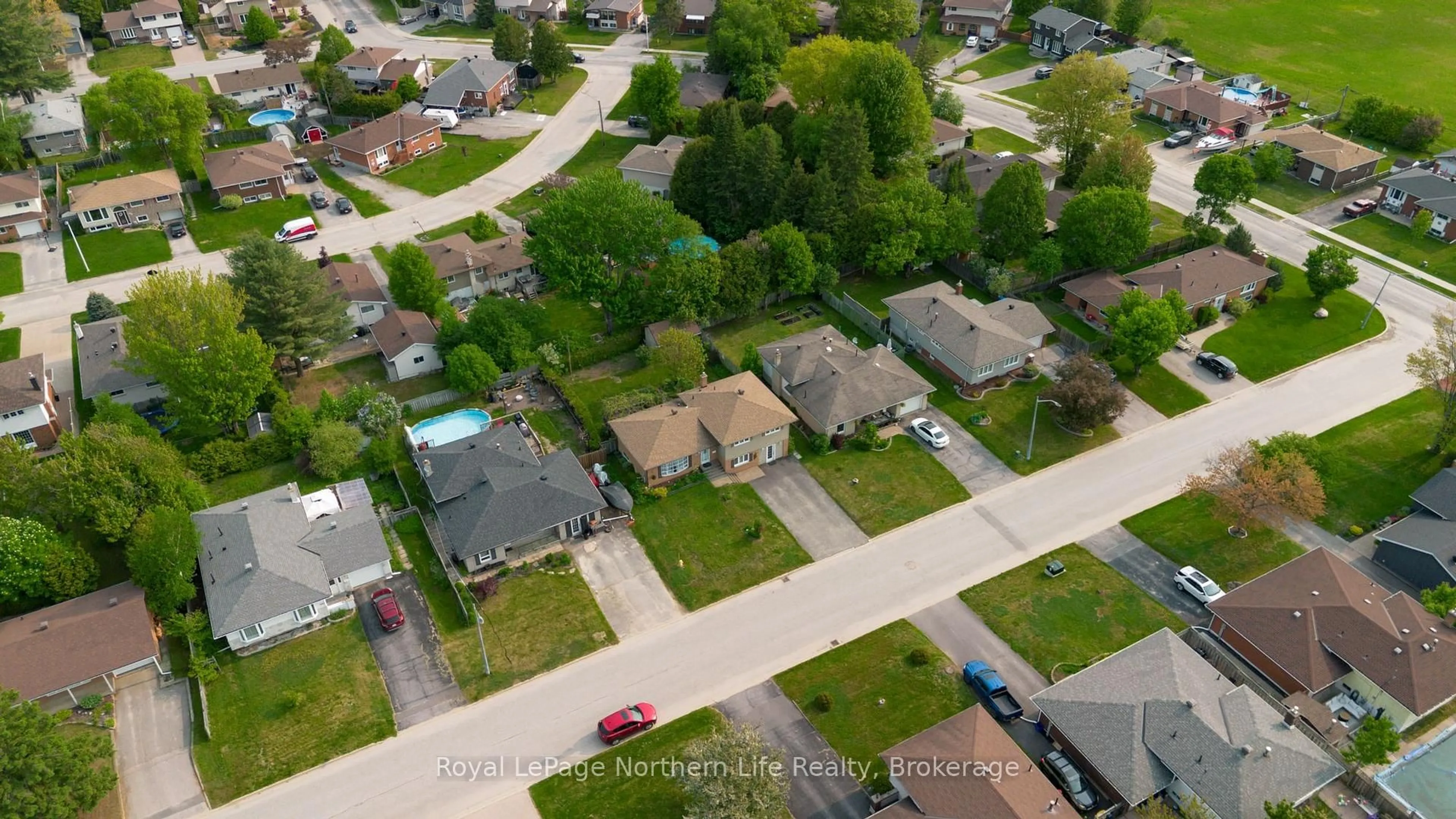 A pic from outside/outdoor area/front of a property/back of a property/a pic from drone, street for 120 Macbeth Cres, North Bay Ontario P1B 7X6