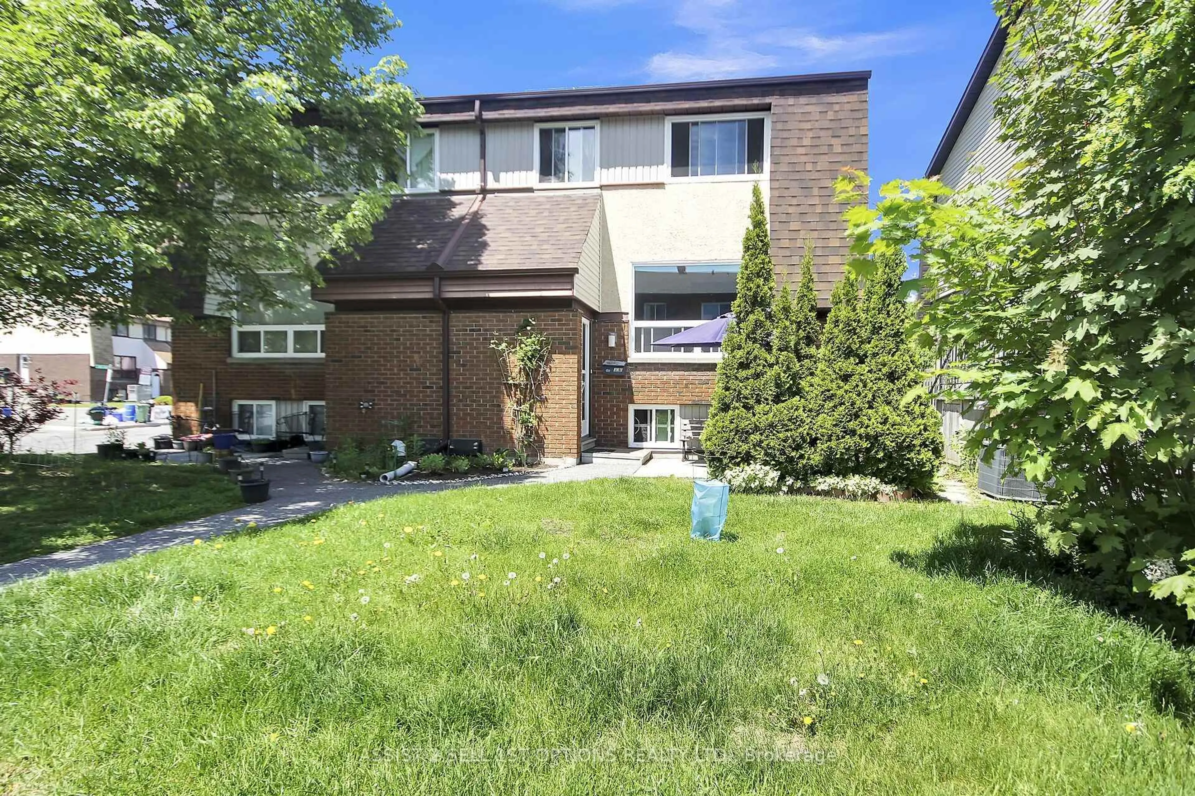 Home with brick exterior material, street for 32 Woodvale Gn Cres #B, Ottawa Ontario K2G 4H4