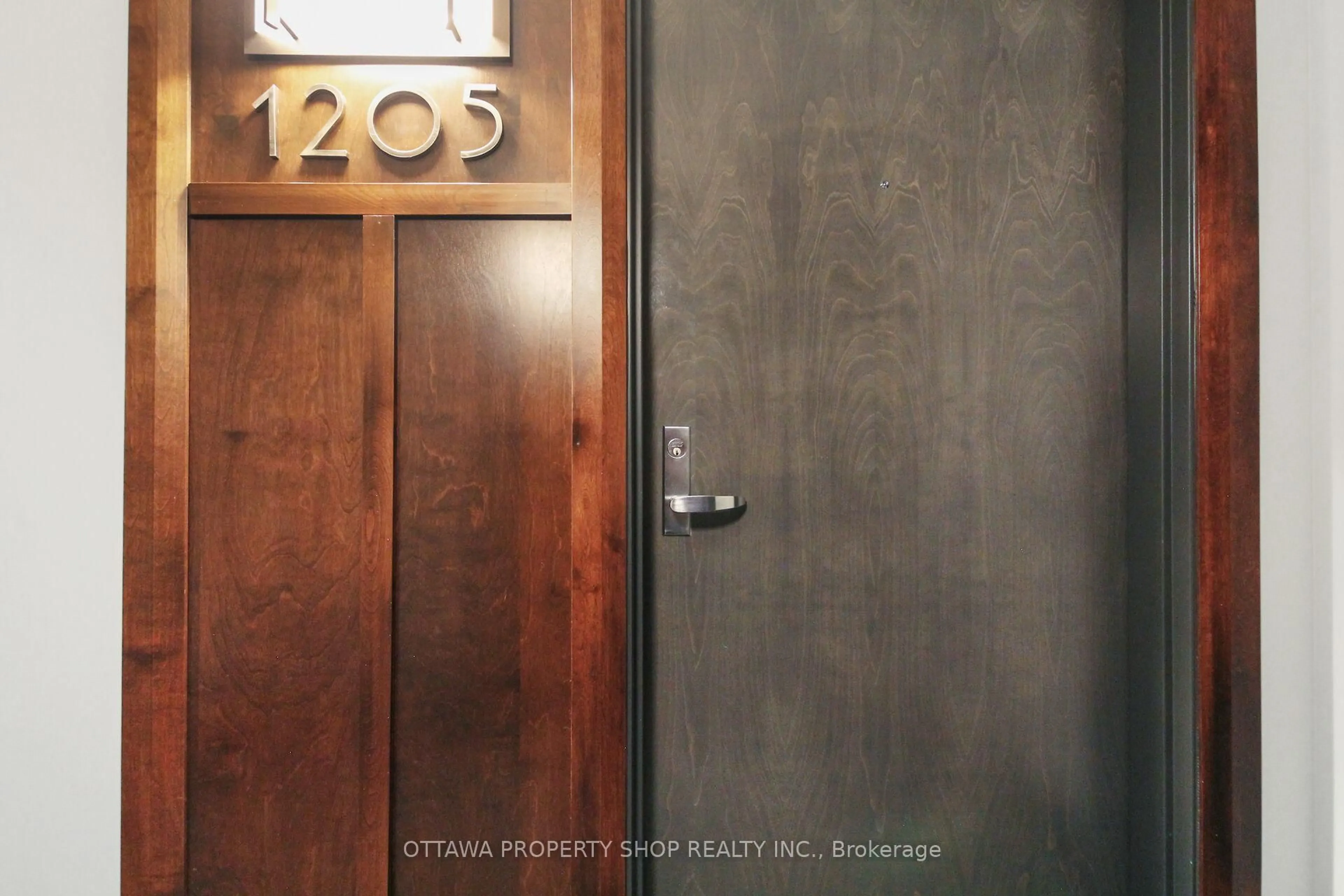 Indoor entryway for 238 Besserer St #1205, Ottawa Ontario K1N 6B1