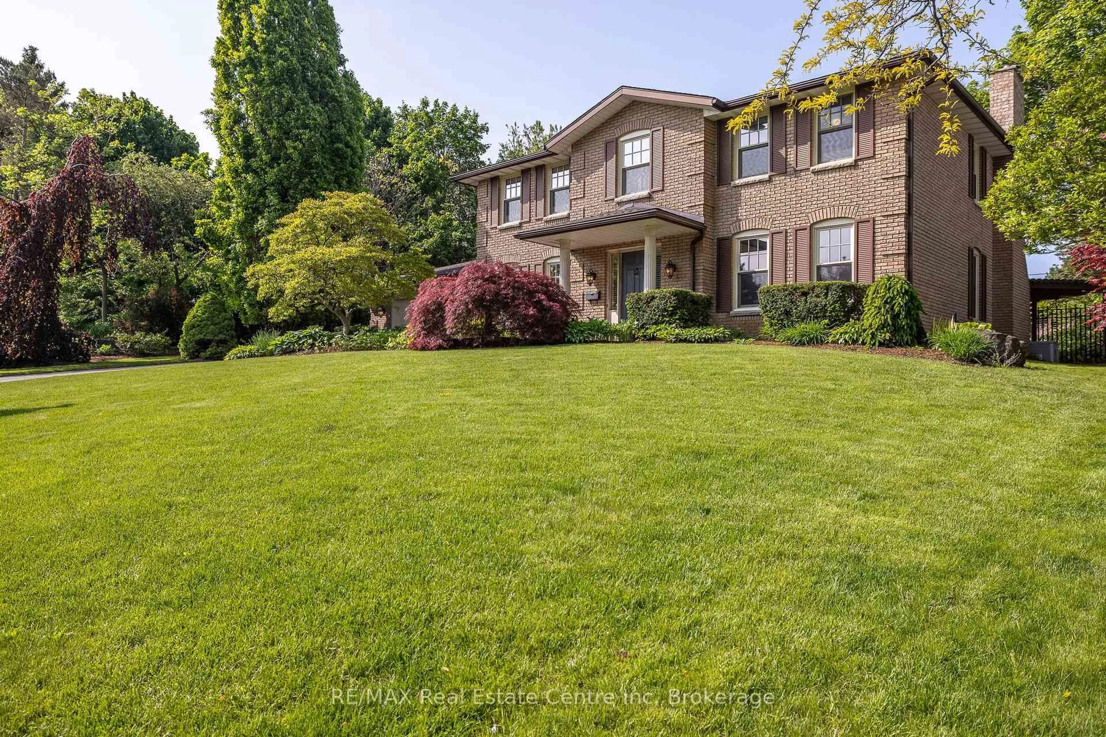 A pic from outside/outdoor area/front of a property/back of a property/a pic from drone, street for 27 Colborn St, Guelph Ontario N1G 2M4