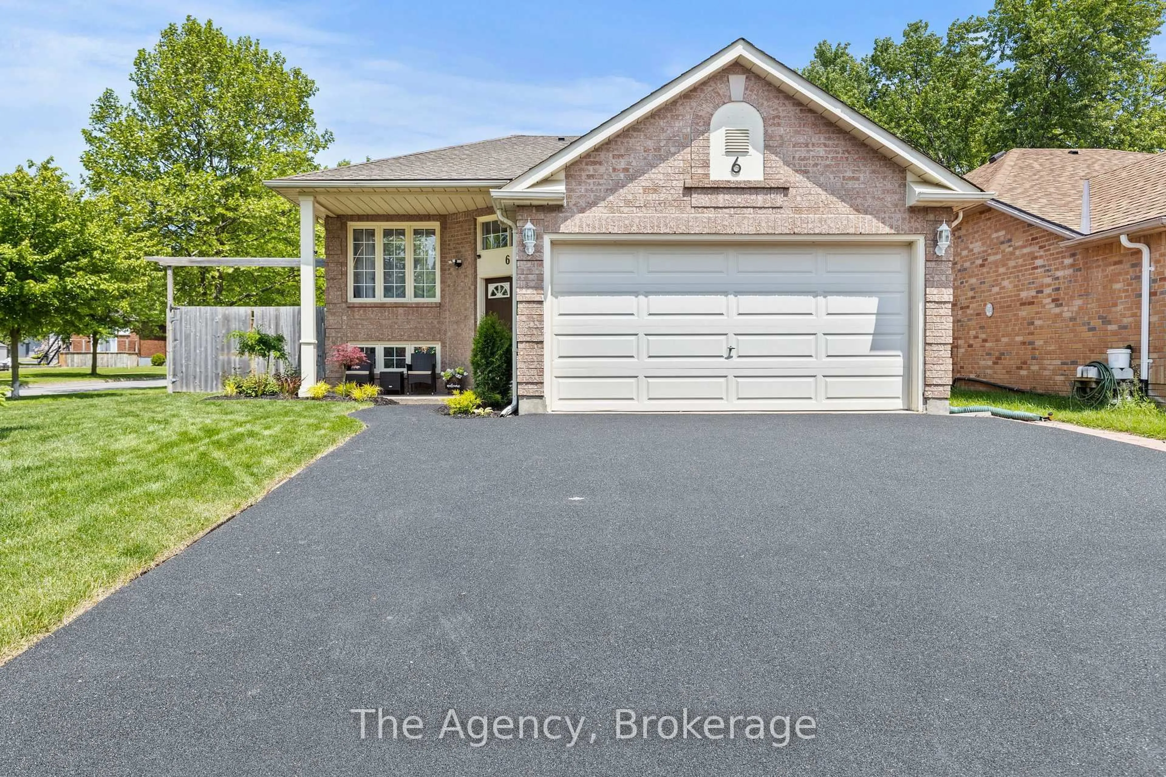 Home with brick exterior material, street for 6 Madison Crt, Welland Ontario L3C 7G3