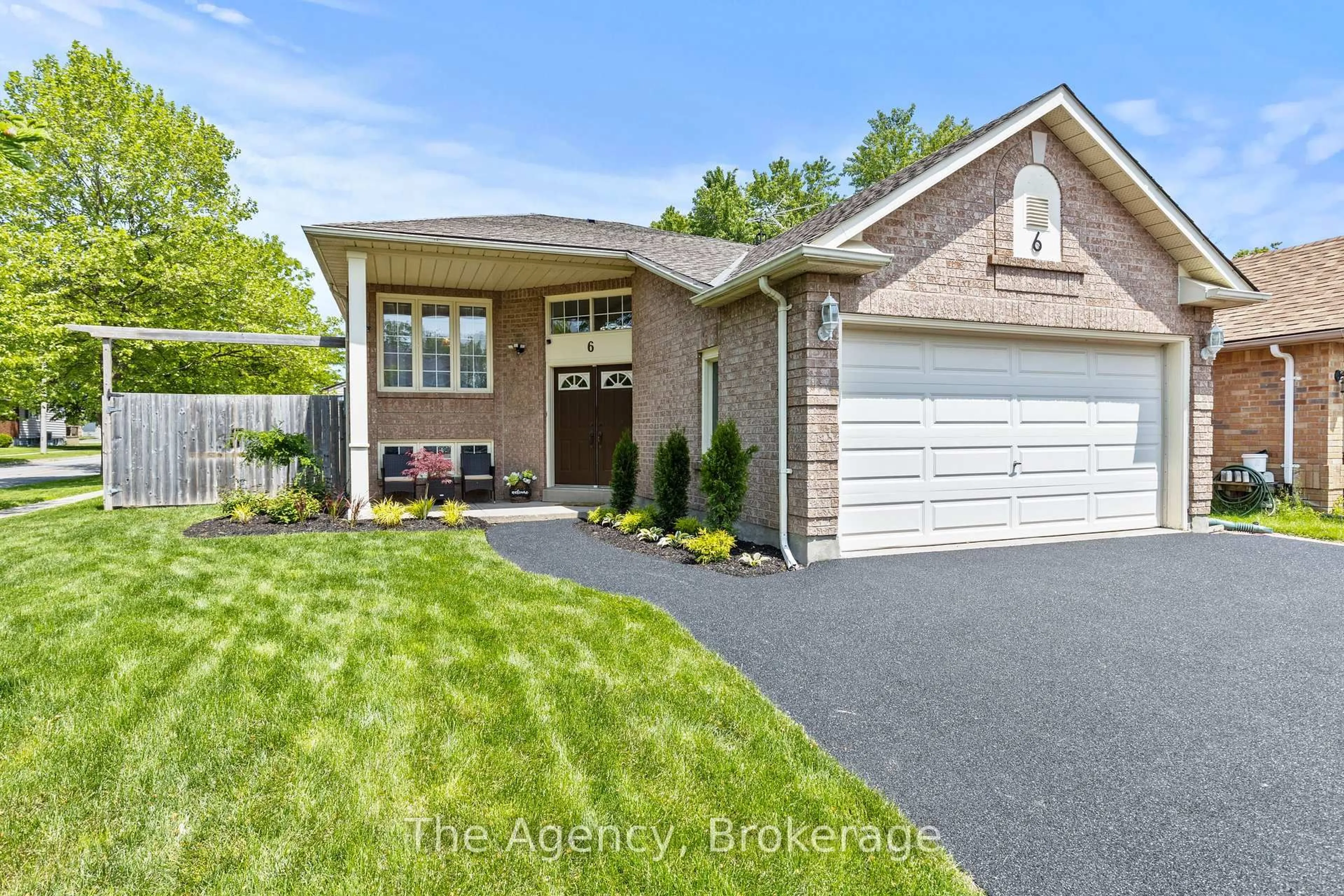 Home with brick exterior material, street for 6 Madison Crt, Welland Ontario L3C 7G3