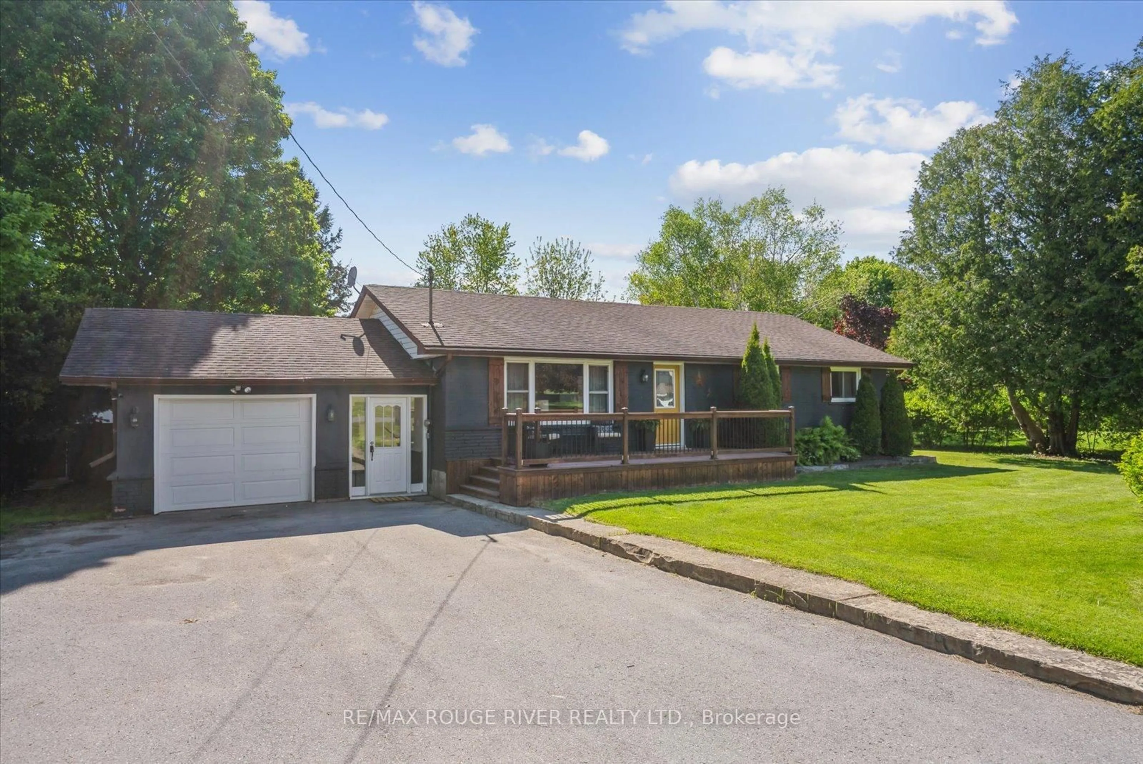 A pic from outside/outdoor area/front of a property/back of a property/a pic from drone, street for 2814 Cornish Hollow Rd, Hamilton Township Ontario K9A 4J9