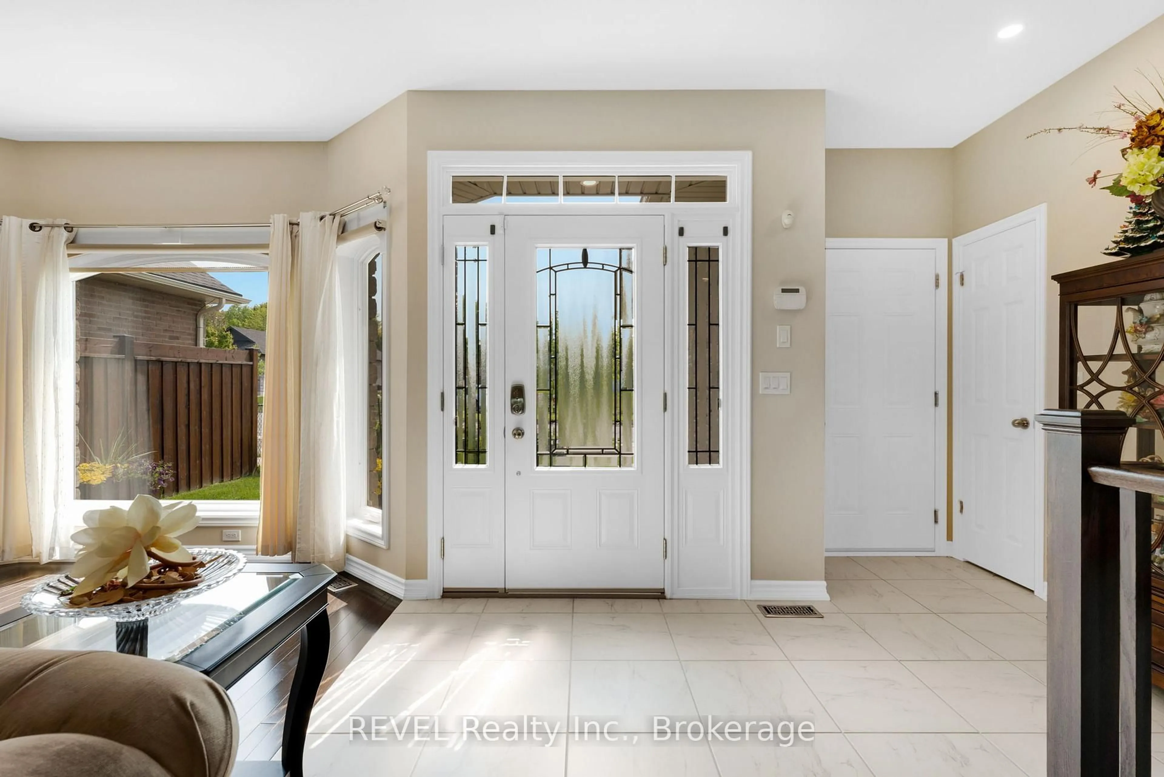 Indoor entryway for 181 Hetram Crt, Fort Erie Ontario L0S 1B0