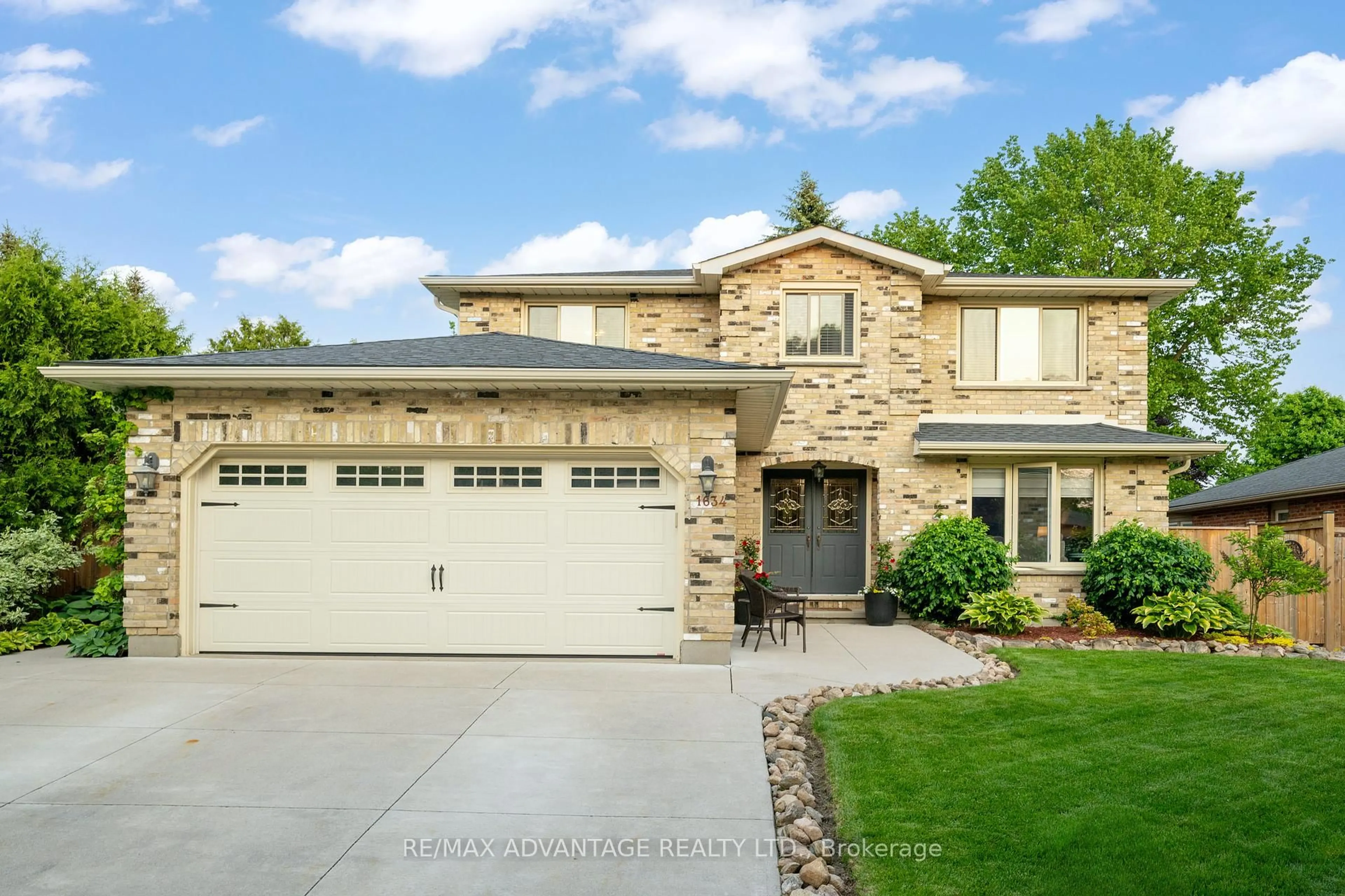 Home with vinyl exterior material, street for 1634 Phillbrook Dr, London North Ontario N5X 2V8