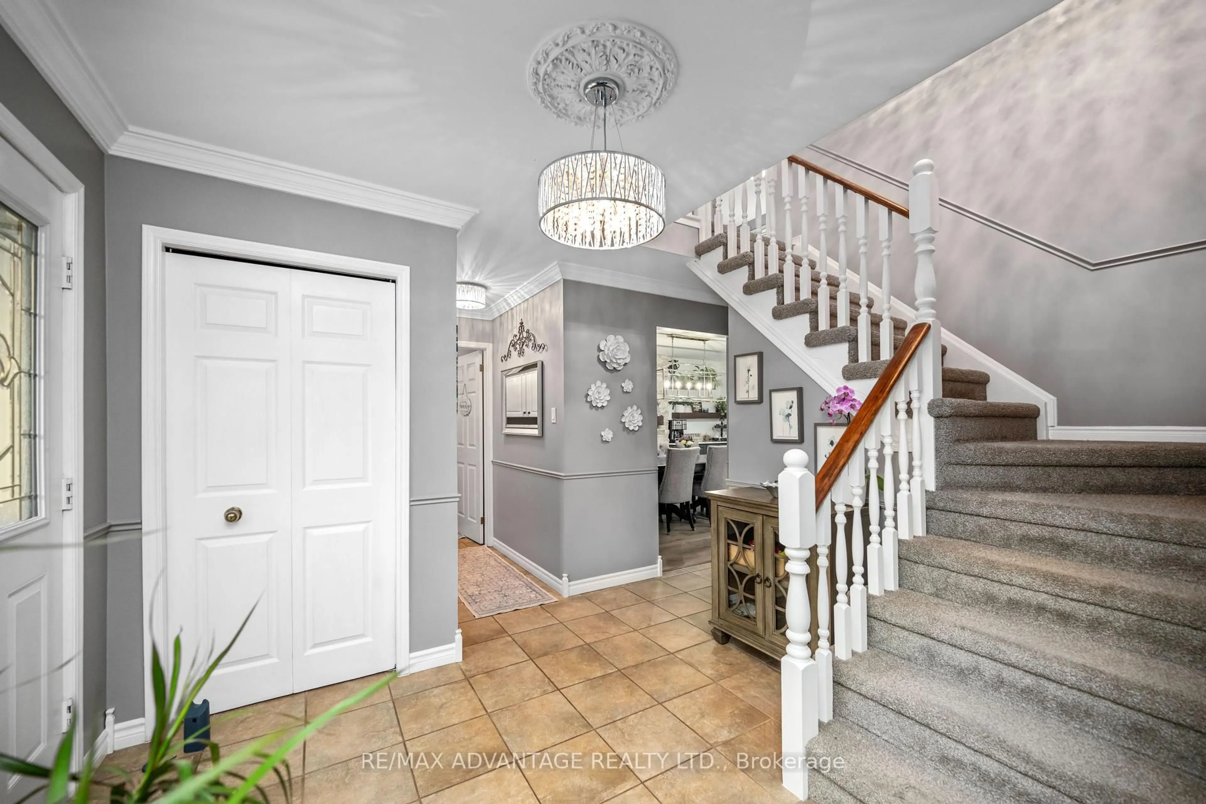 Indoor entryway for 1634 Phillbrook Dr, London North Ontario N5X 2V8