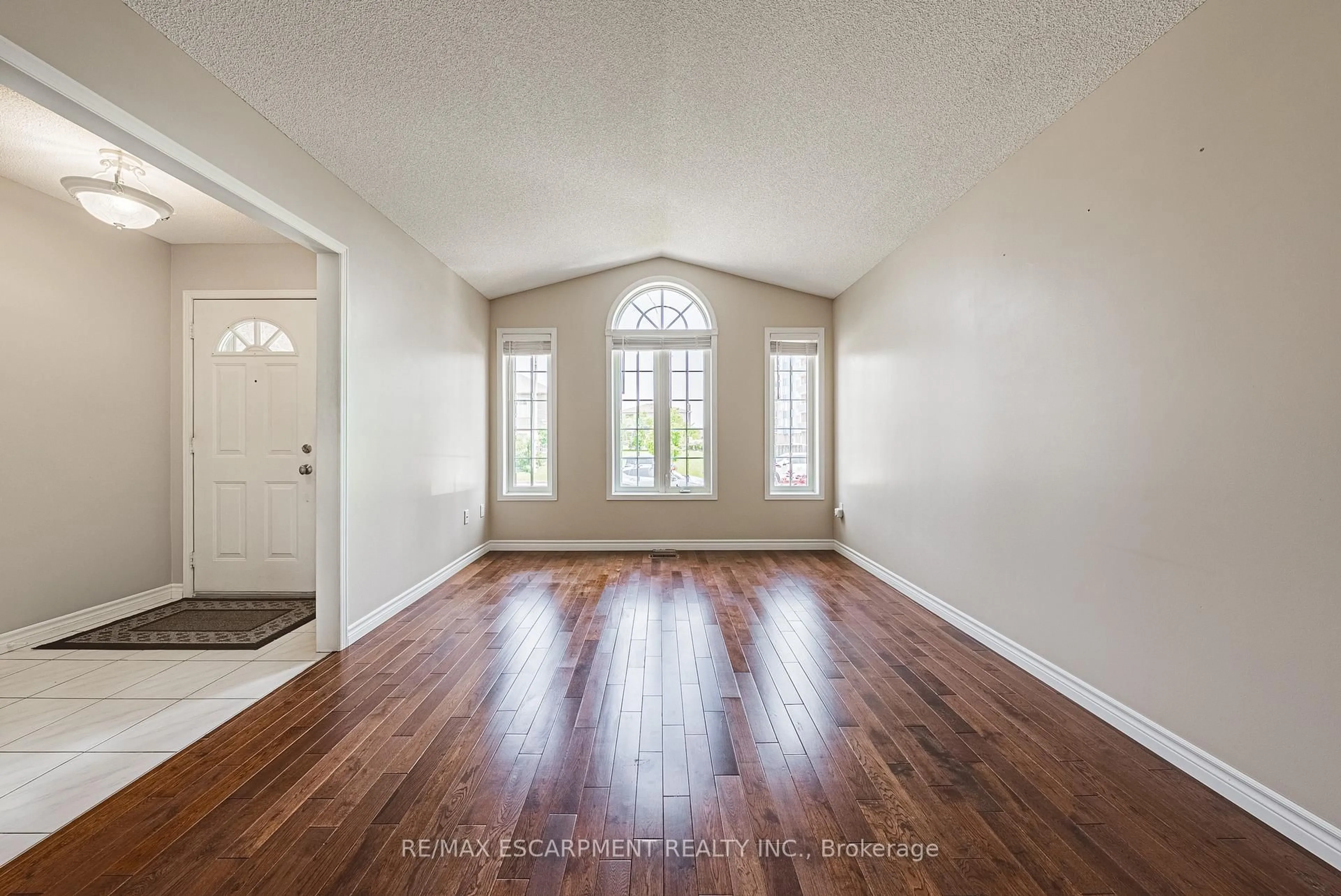 Indoor entryway for 134 Fieldway Dr, Hamilton Ontario L9A 2L6