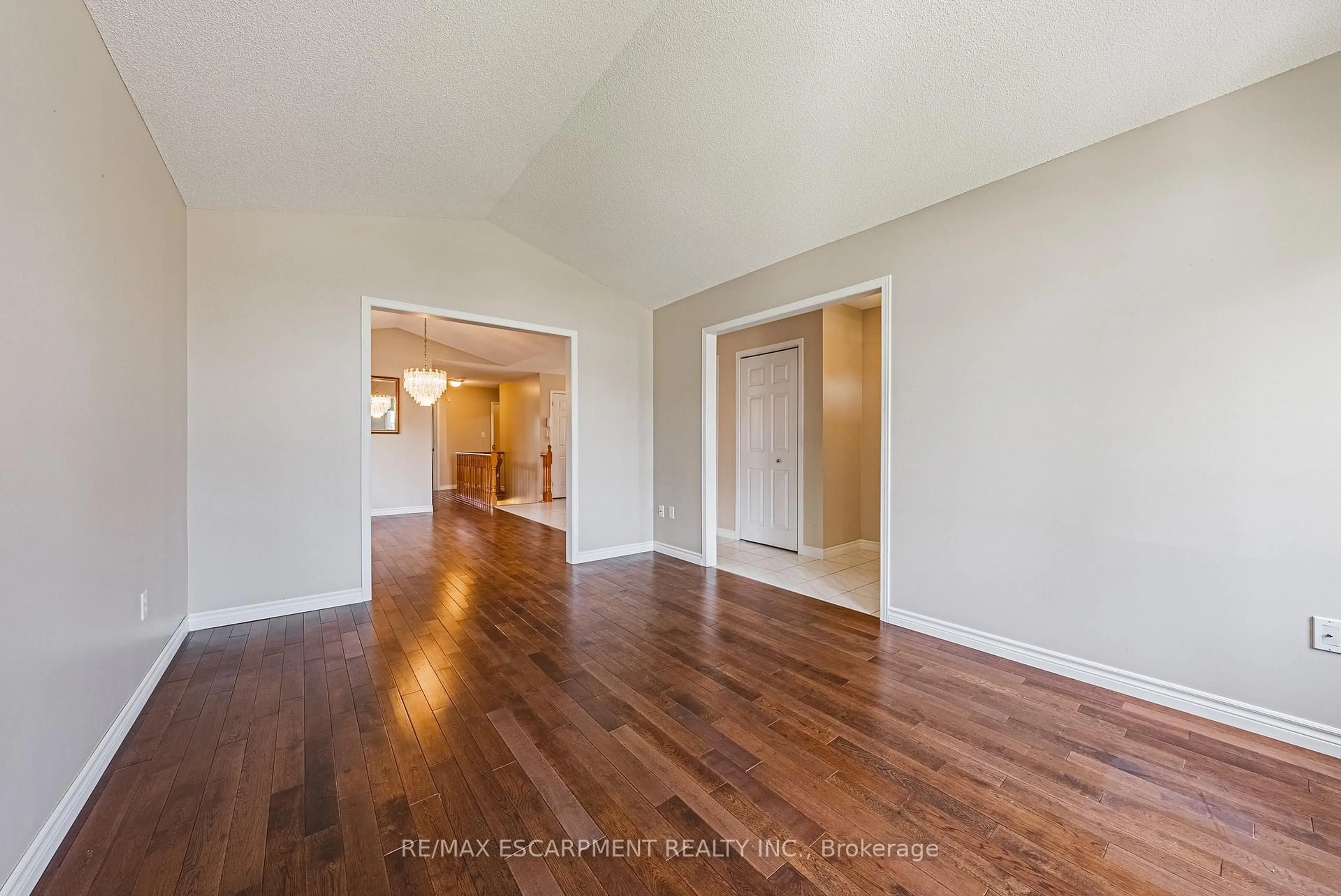 Indoor entryway for 134 Fieldway Dr, Hamilton Ontario L9A 2L6