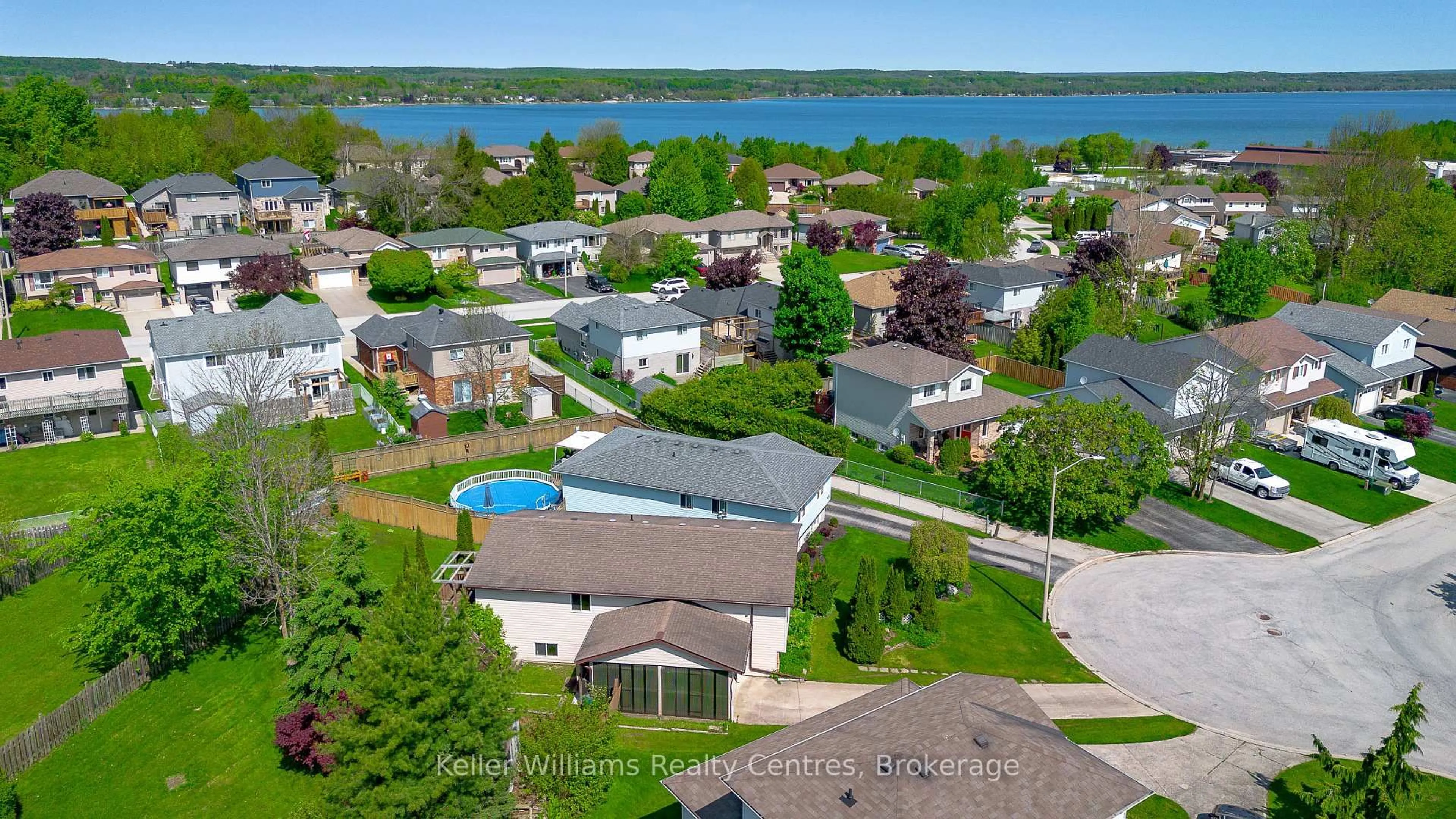 A pic from outside/outdoor area/front of a property/back of a property/a pic from drone, water/lake/river/ocean view for 859 26th St, Owen Sound Ontario N4K 6T4