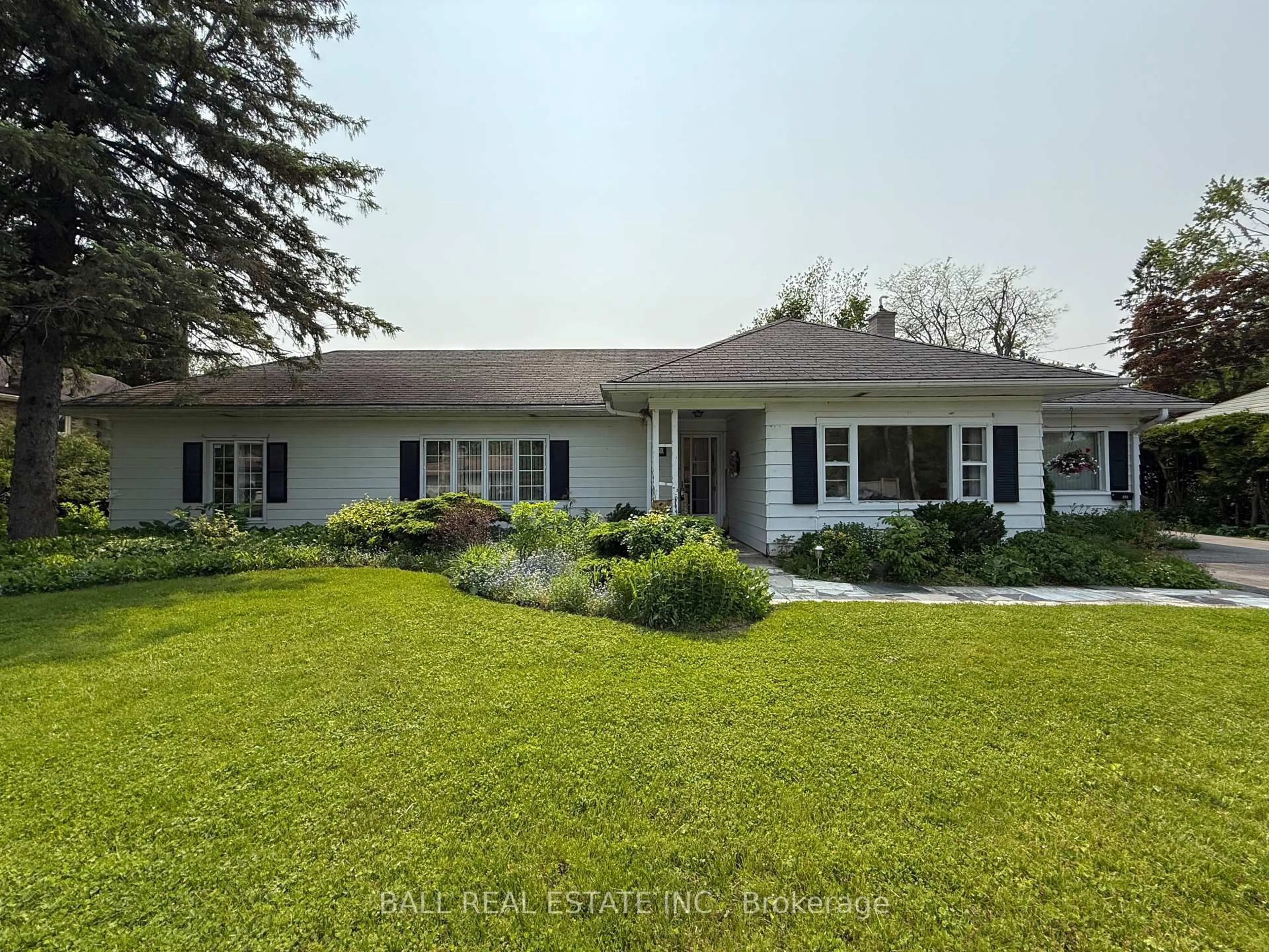A pic from outside/outdoor area/front of a property/back of a property/a pic from drone, unknown for 293 Wallis Dr, Peterborough West Ontario K9J 6E1
