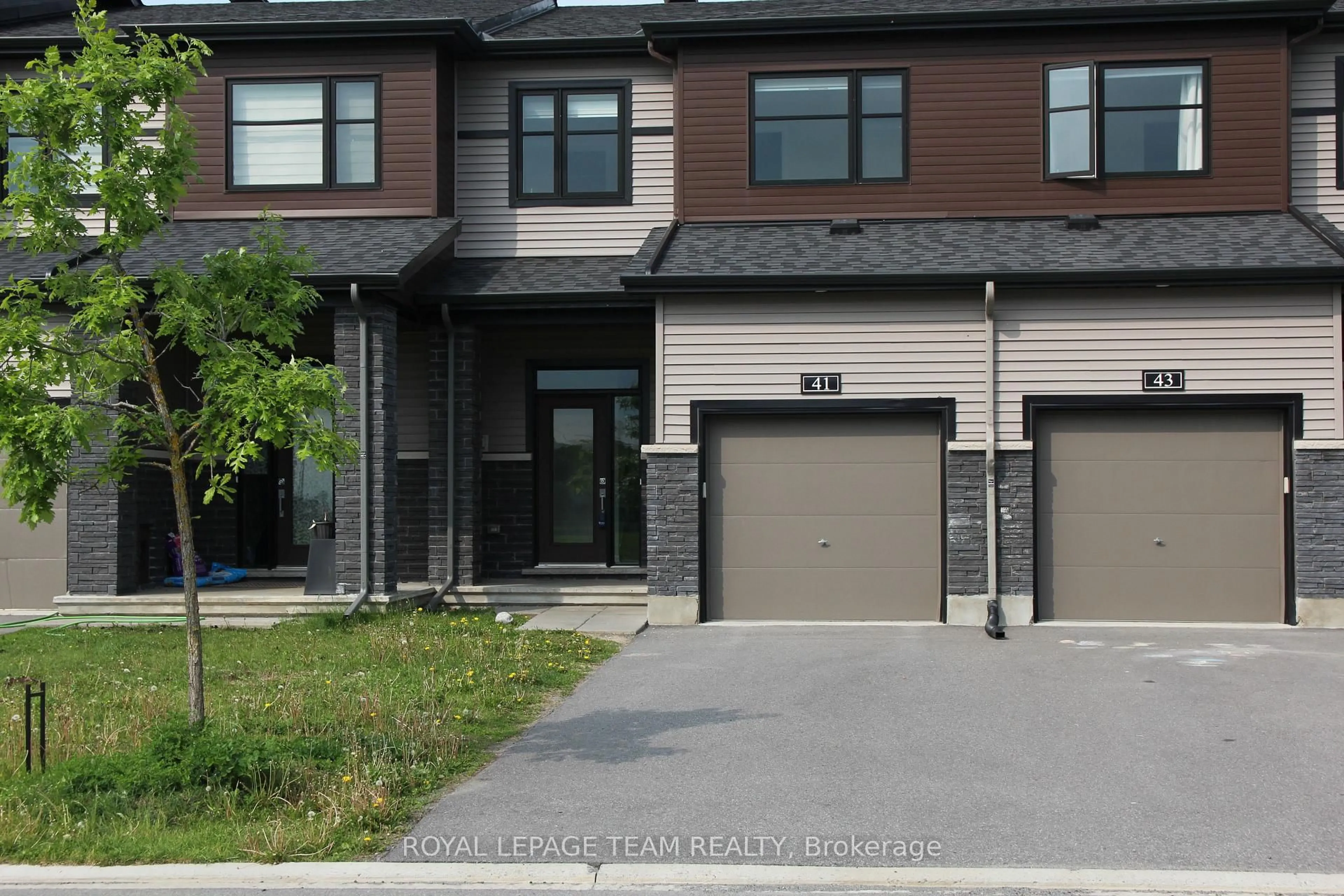 Home with brick exterior material, street for 41 Finglas Crt, Ottawa Ontario K2J 6Y6