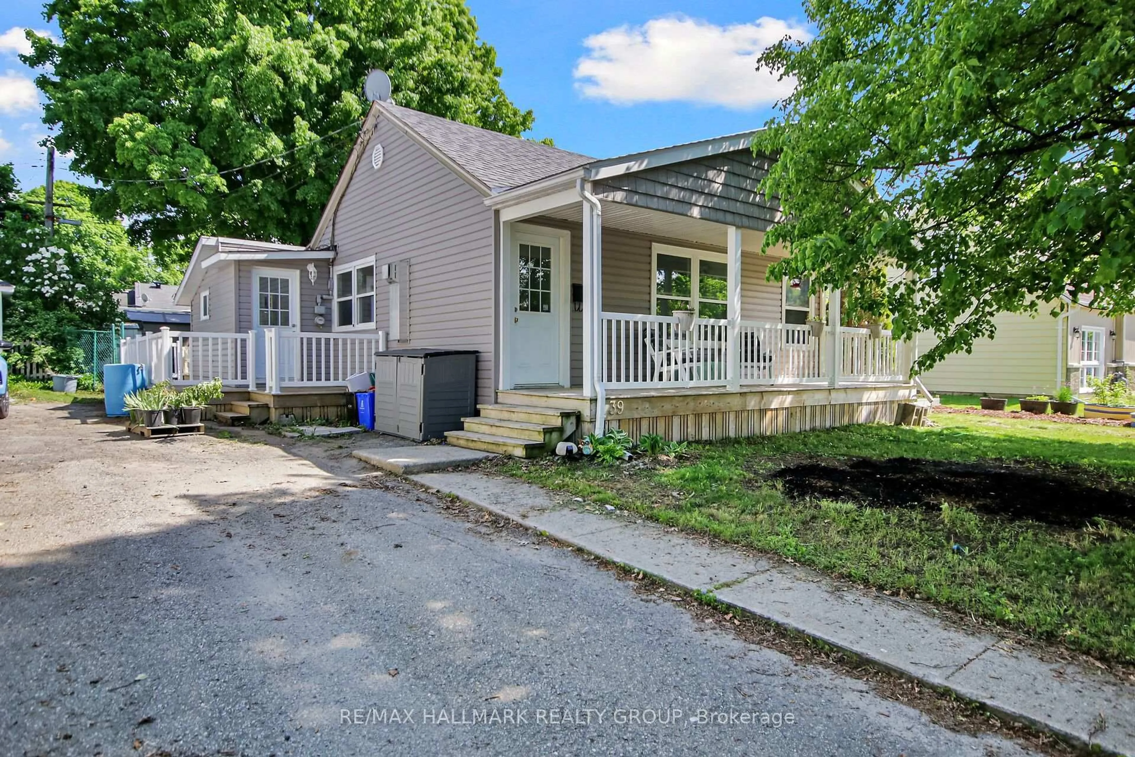 Unknown for 39 Beech St, Smiths Falls Ontario K7A 3V7