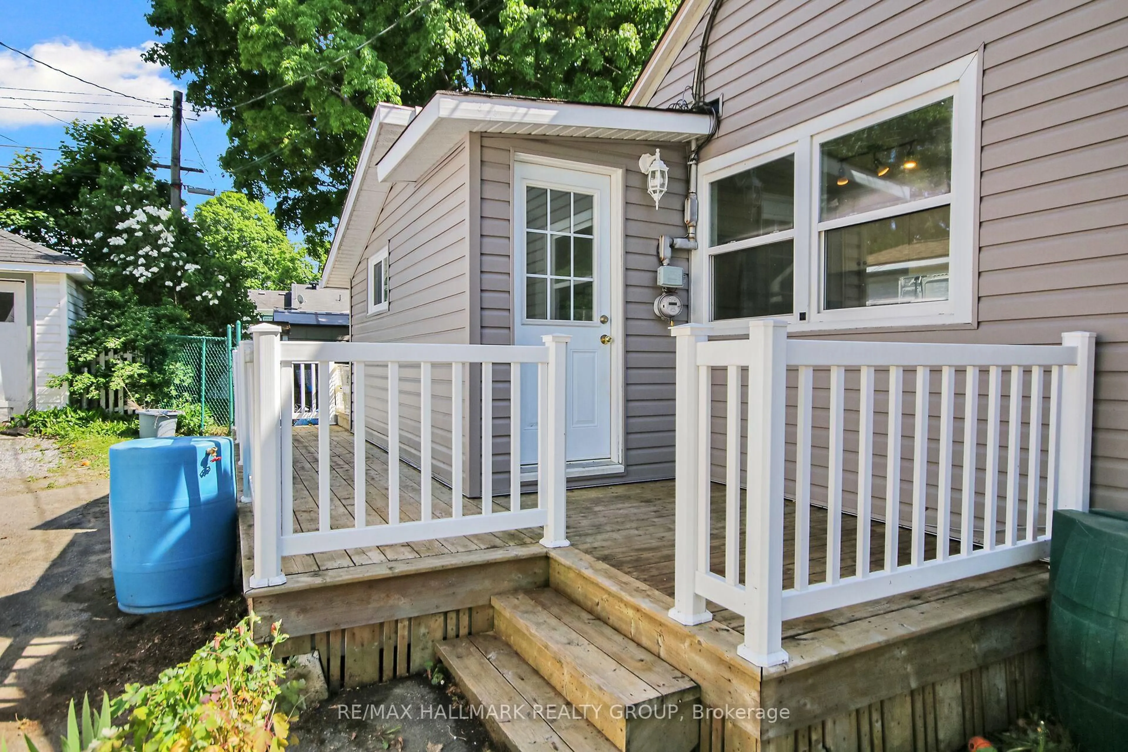 Patio, street for 39 Beech St, Smiths Falls Ontario K7A 3V7