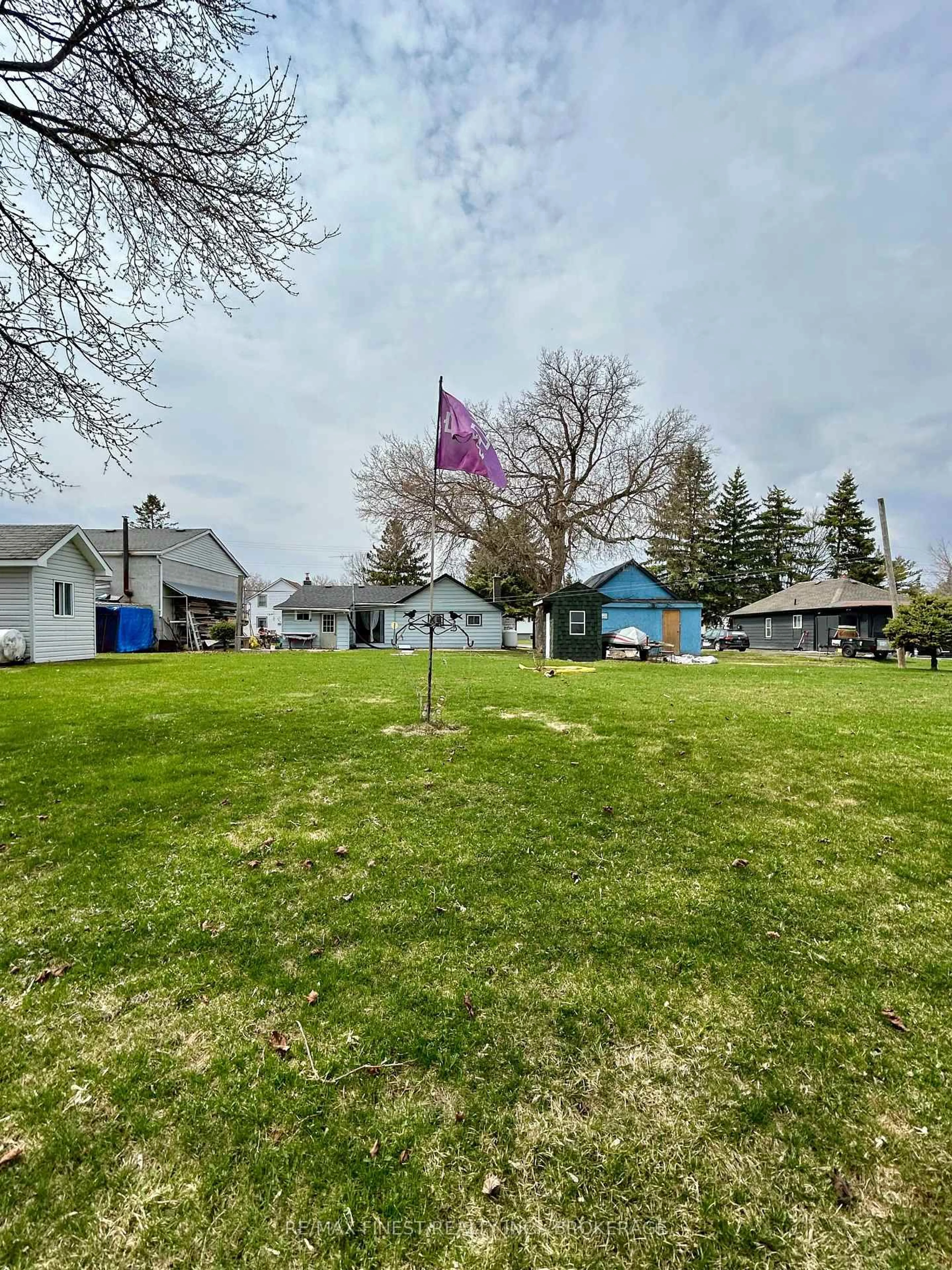 A pic from outside/outdoor area/front of a property/back of a property/a pic from drone, unknown for 159 University Ave, Belleville Ontario K8N 4Y4