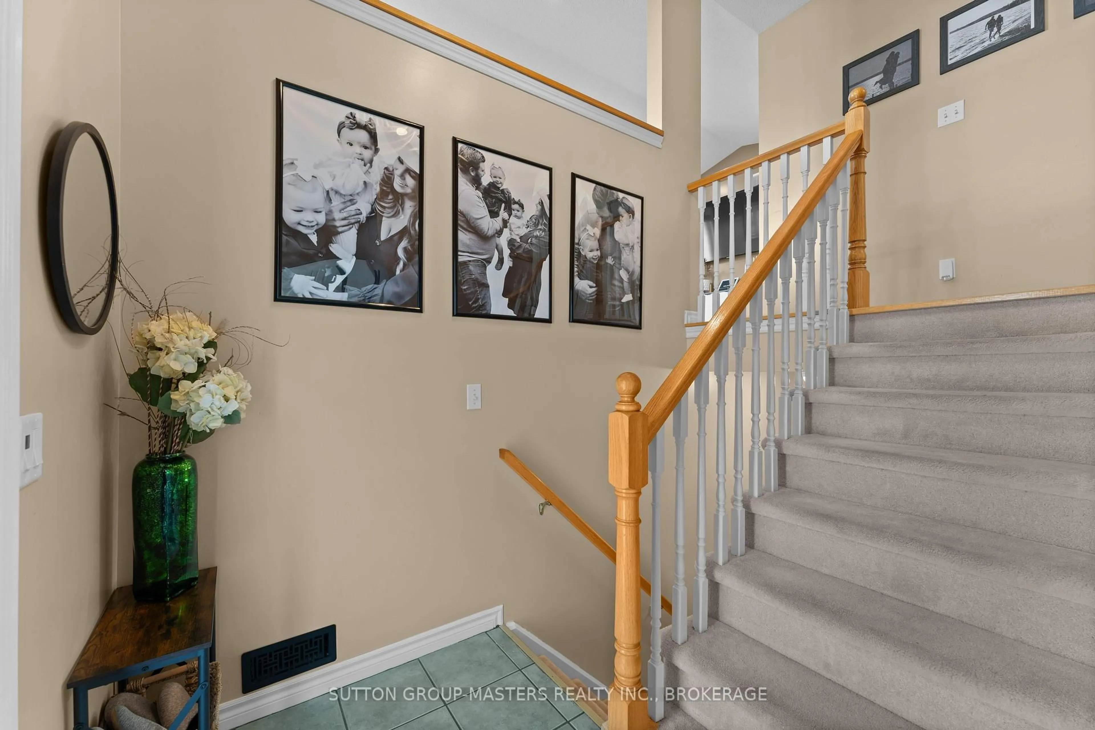 Indoor foyer for 864 Ringstead St, Kingston Ontario K7M 9A3