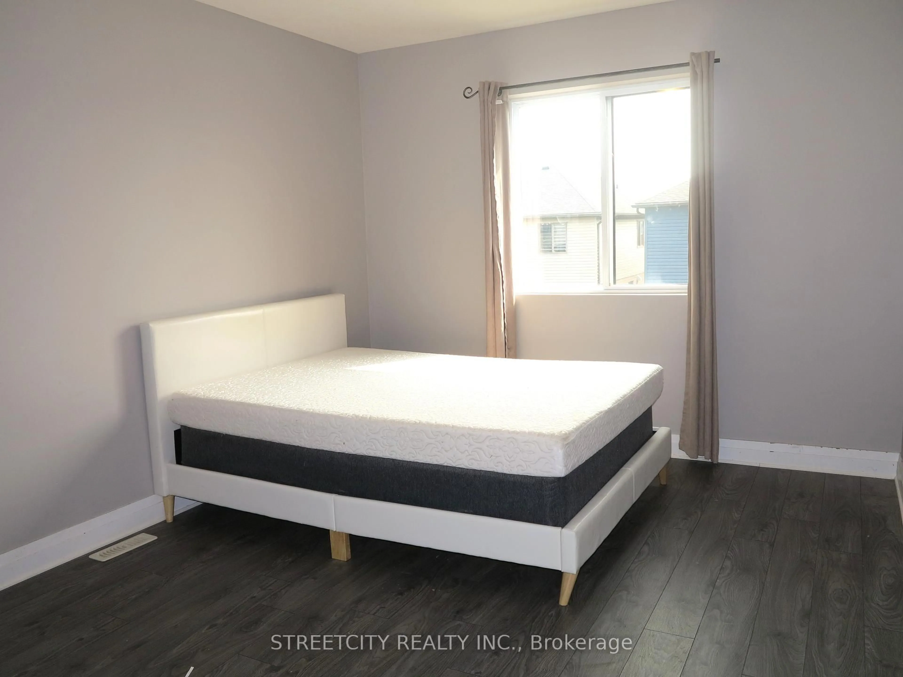A pic of a room for 578 Freeport St, London North Ontario N6G 0A6