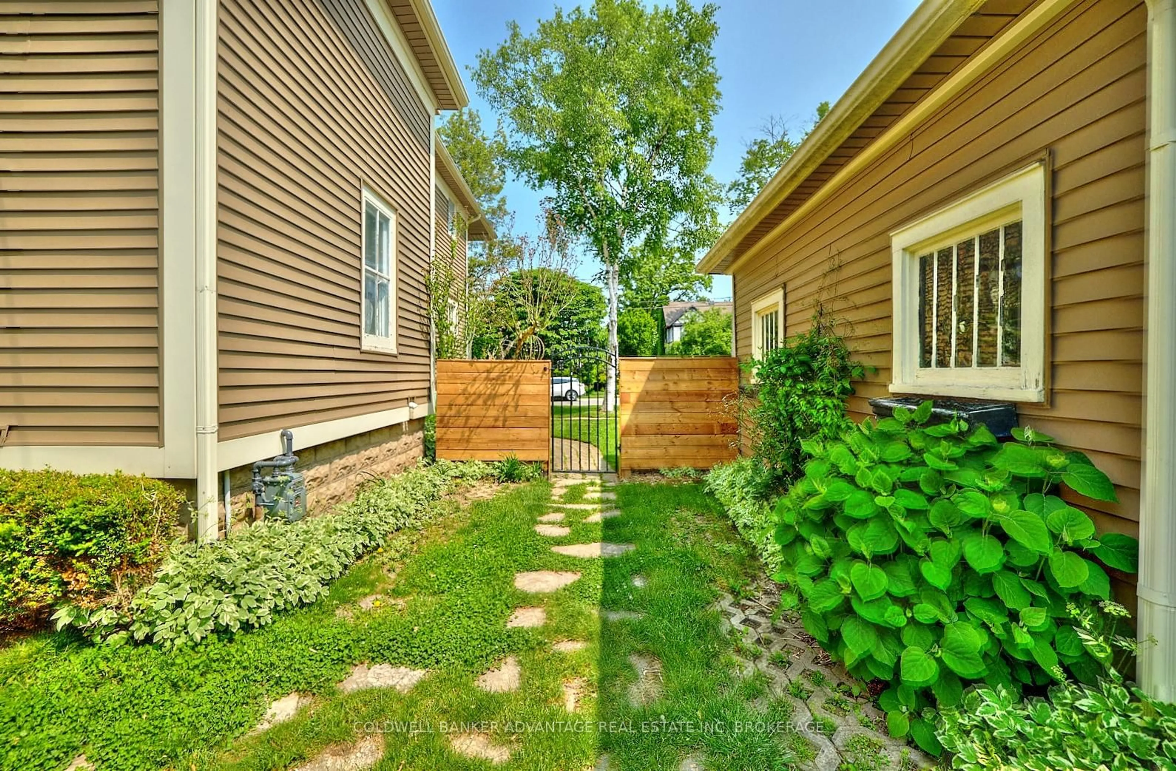 Patio, street for 159 Merritt St, Welland Ontario L3C 4T7