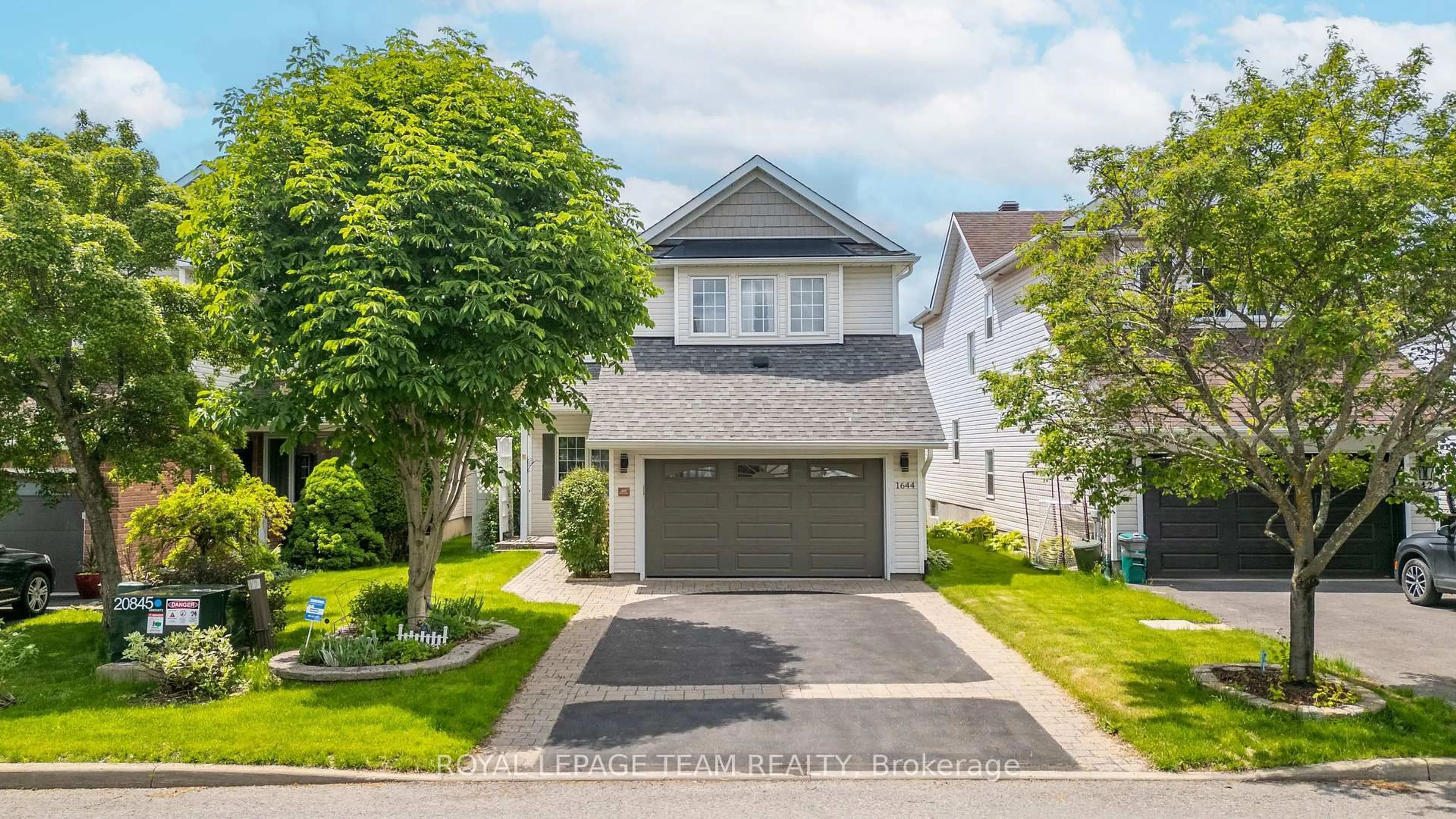 Home with vinyl exterior material, street for 1644 Agatha St, Ottawa Ontario K4A 4L5