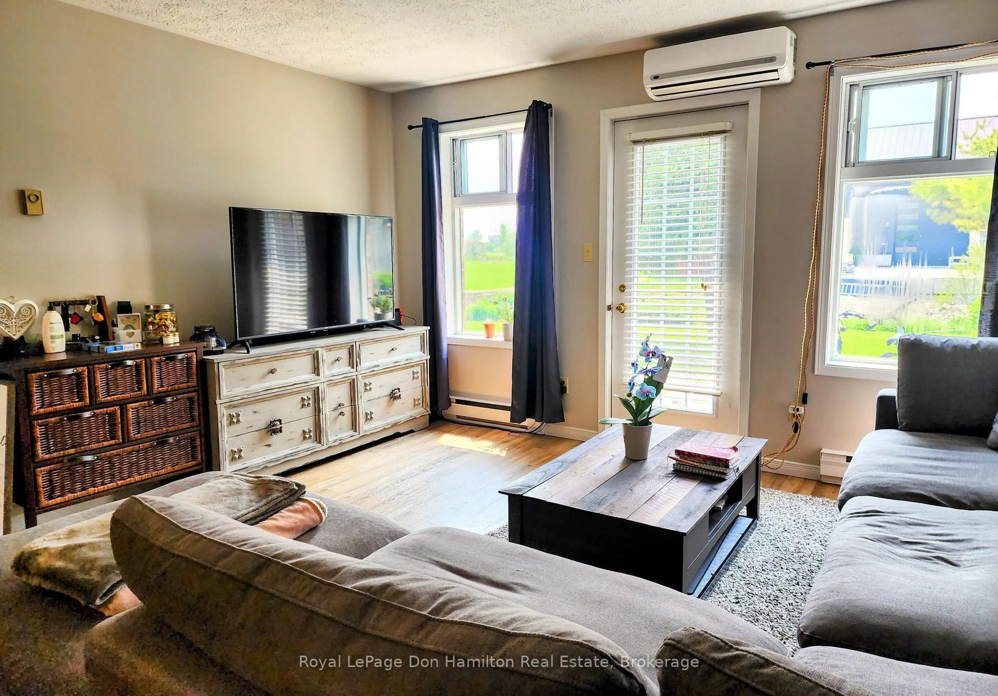 Living room with furniture, wood/laminate floor for 1026 Ann St #6, Howick Ontario N0G 2X0