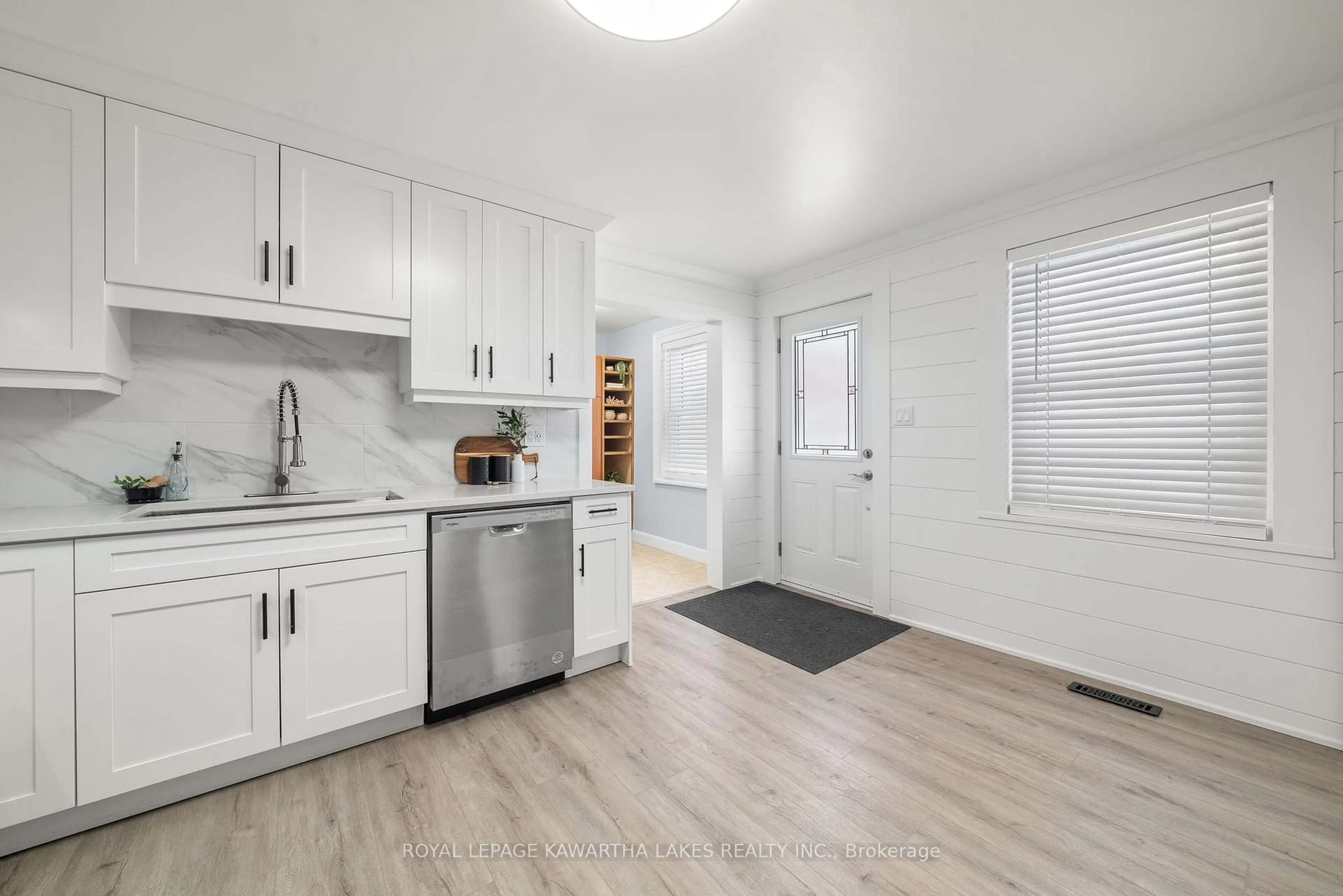 Open concept kitchen, unknown for 18 Bond St, Kawartha Lakes Ontario K9V 3P6