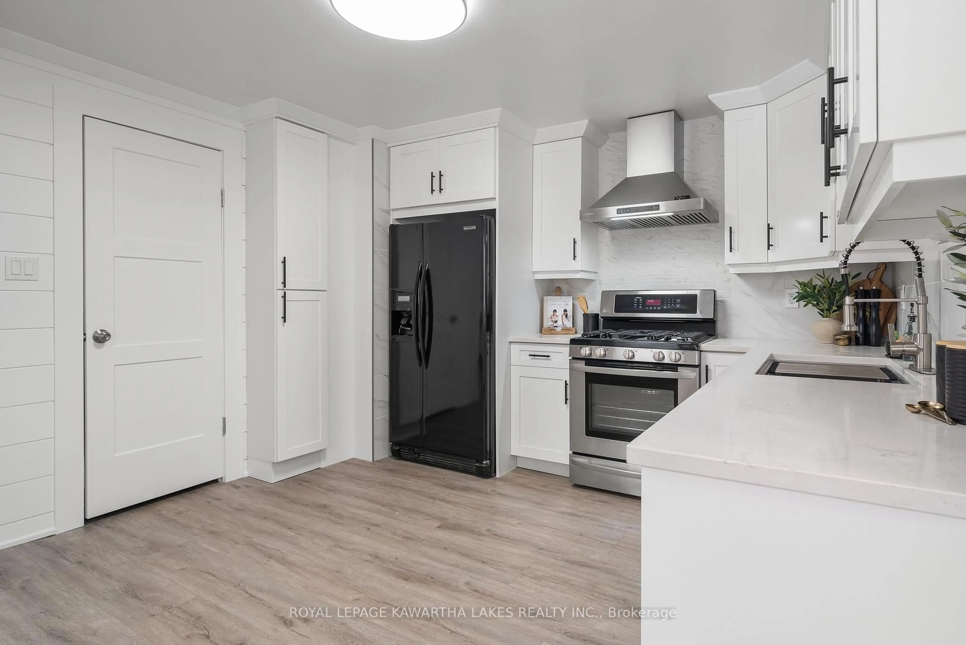 Open concept kitchen, unknown for 18 Bond St, Kawartha Lakes Ontario K9V 3P6