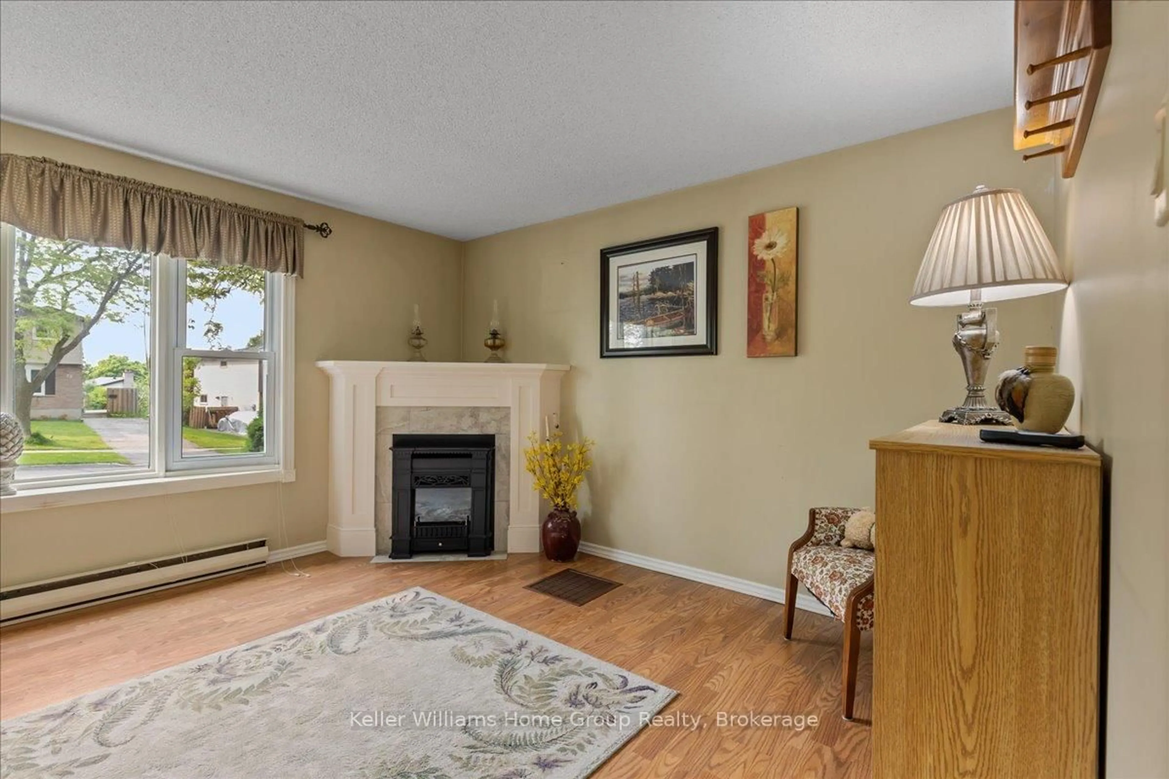 Living room with furniture, unknown for 76 Upton Cres, Guelph Ontario N1E 6P5
