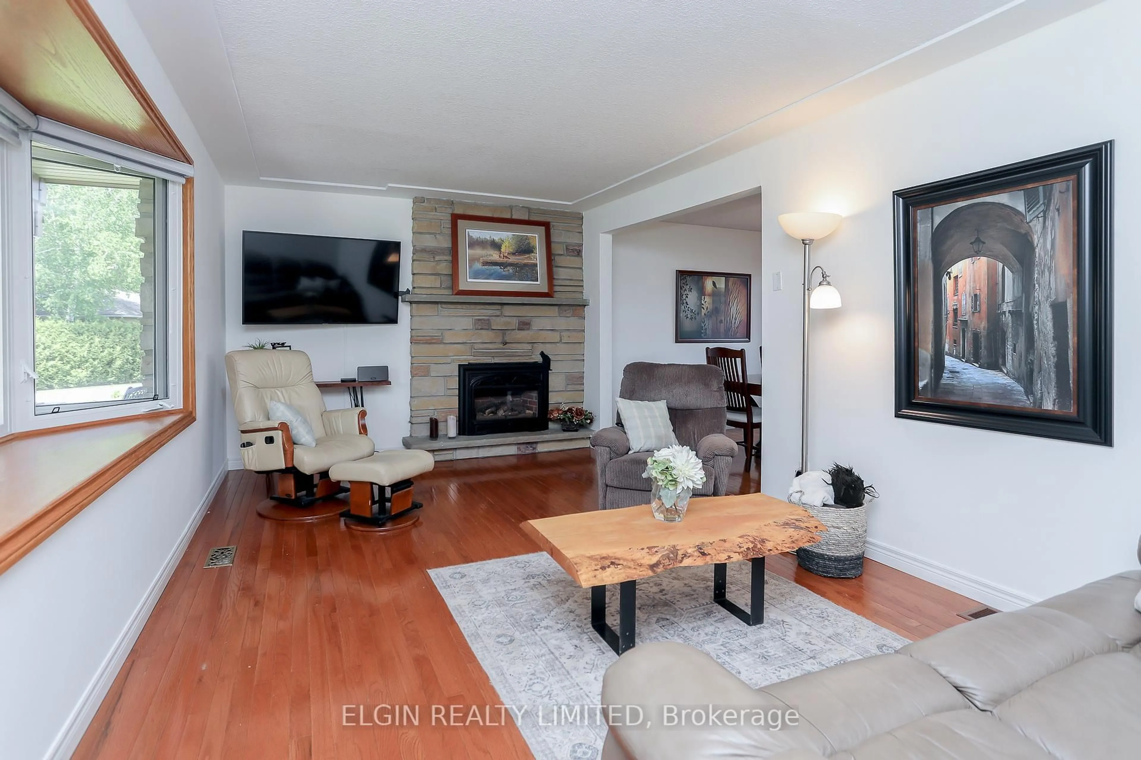 Living room with furniture, wood/laminate floor for 10201 Lynhurst Park Dr, Southwold Ontario N5P 2E5