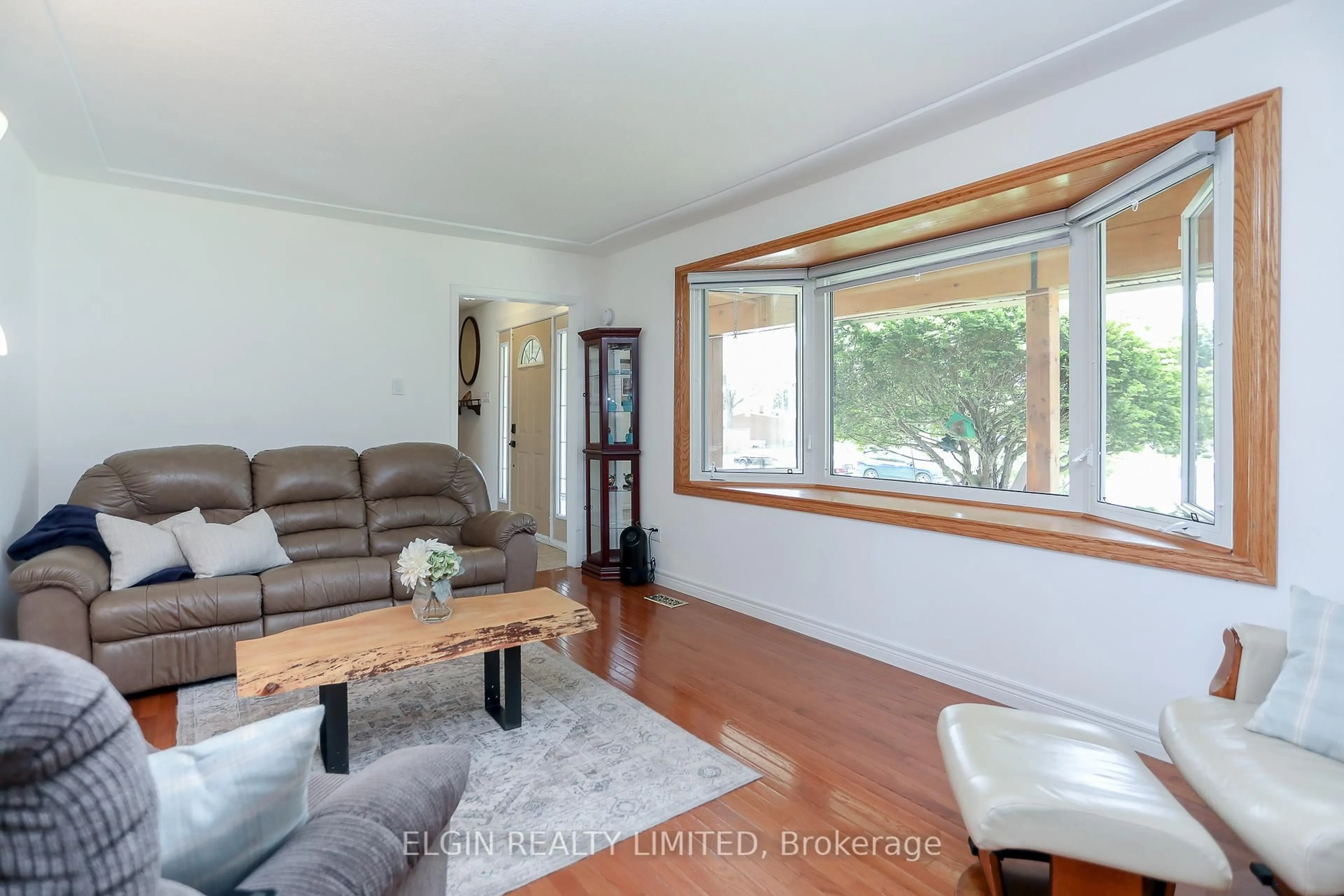 Living room with furniture, wood/laminate floor for 10201 Lynhurst Park Dr, Southwold Ontario N5P 2E5