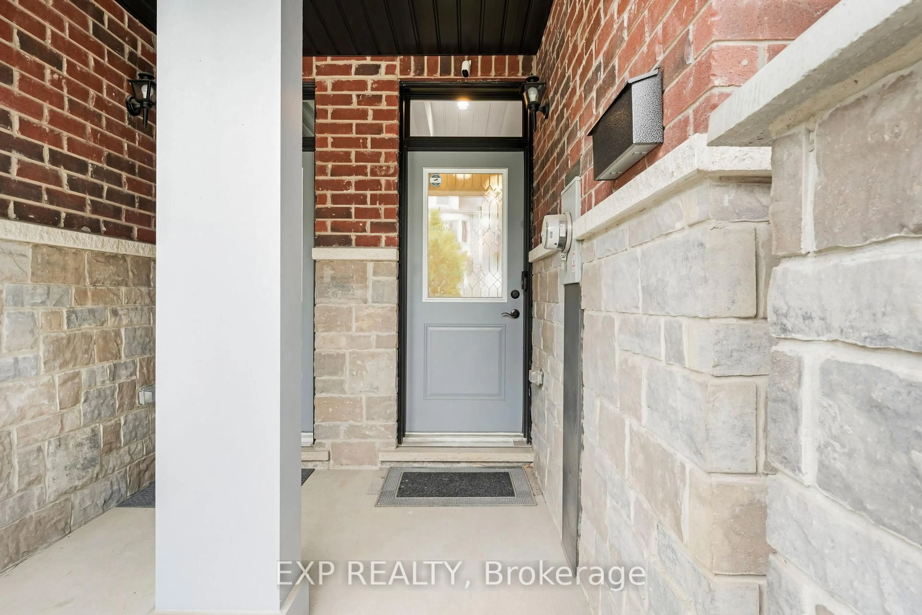 Indoor entryway for 53 Gibson Ave, Hamilton Ontario L8L 6J7