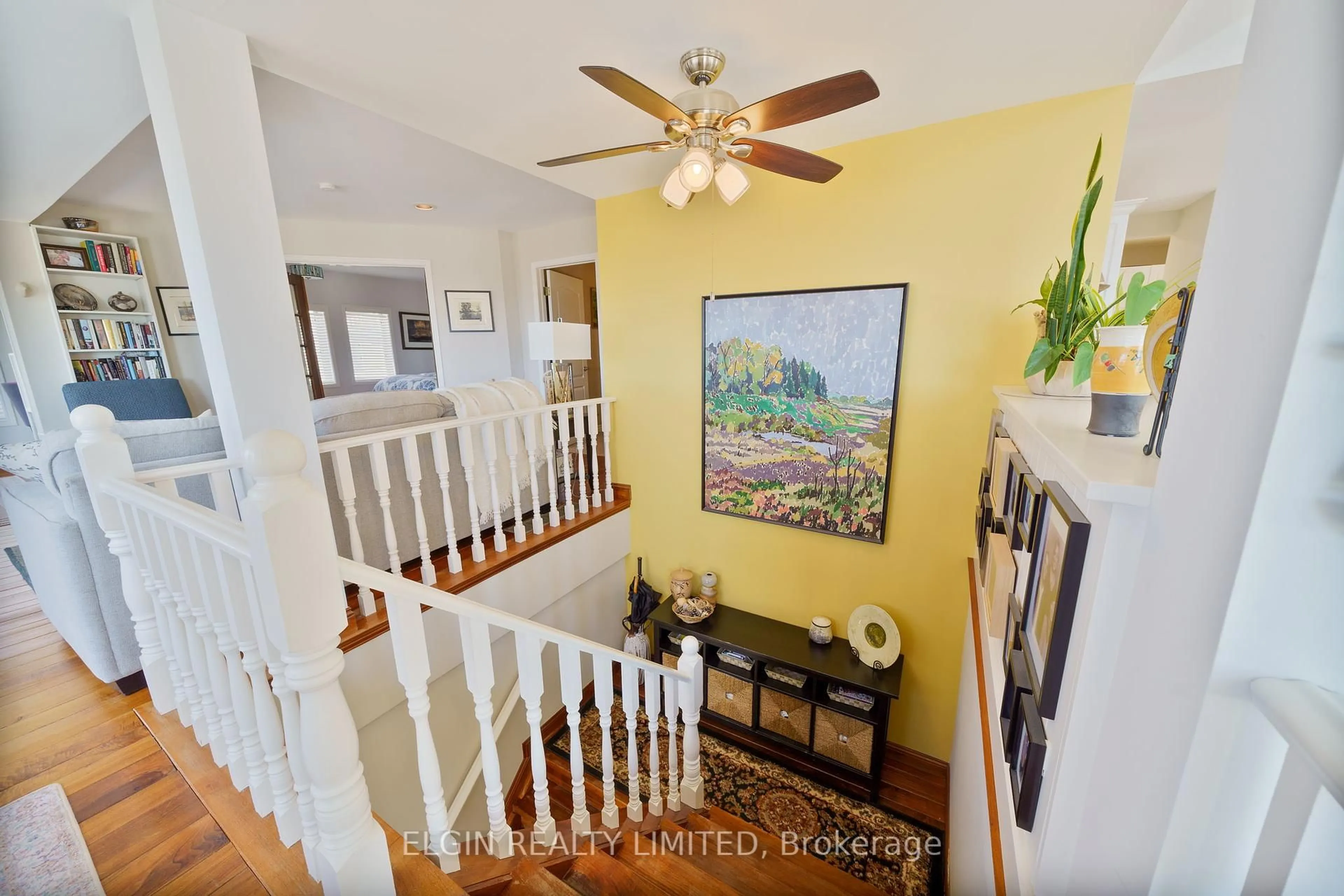 Indoor entryway for 547 West Edith Cavell Blvd, Central Elgin Ontario N5L 1G8