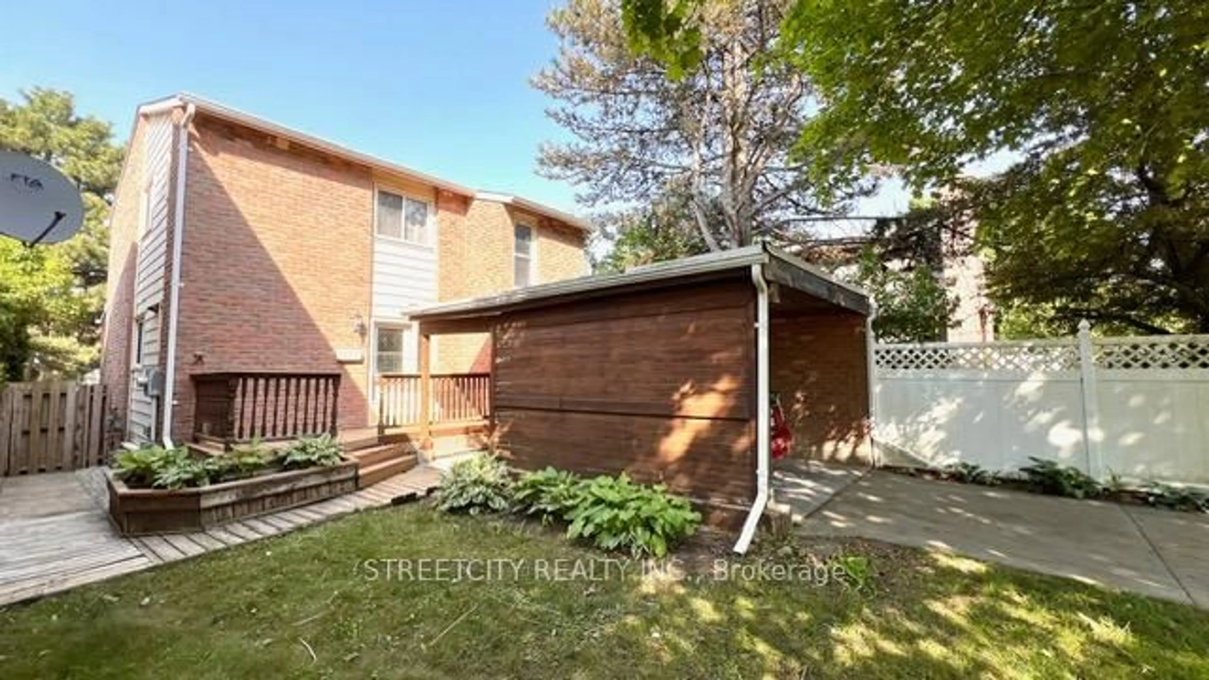 Unknown for 1827 Aldersbrook Gate, London North Ontario N6G 3M4