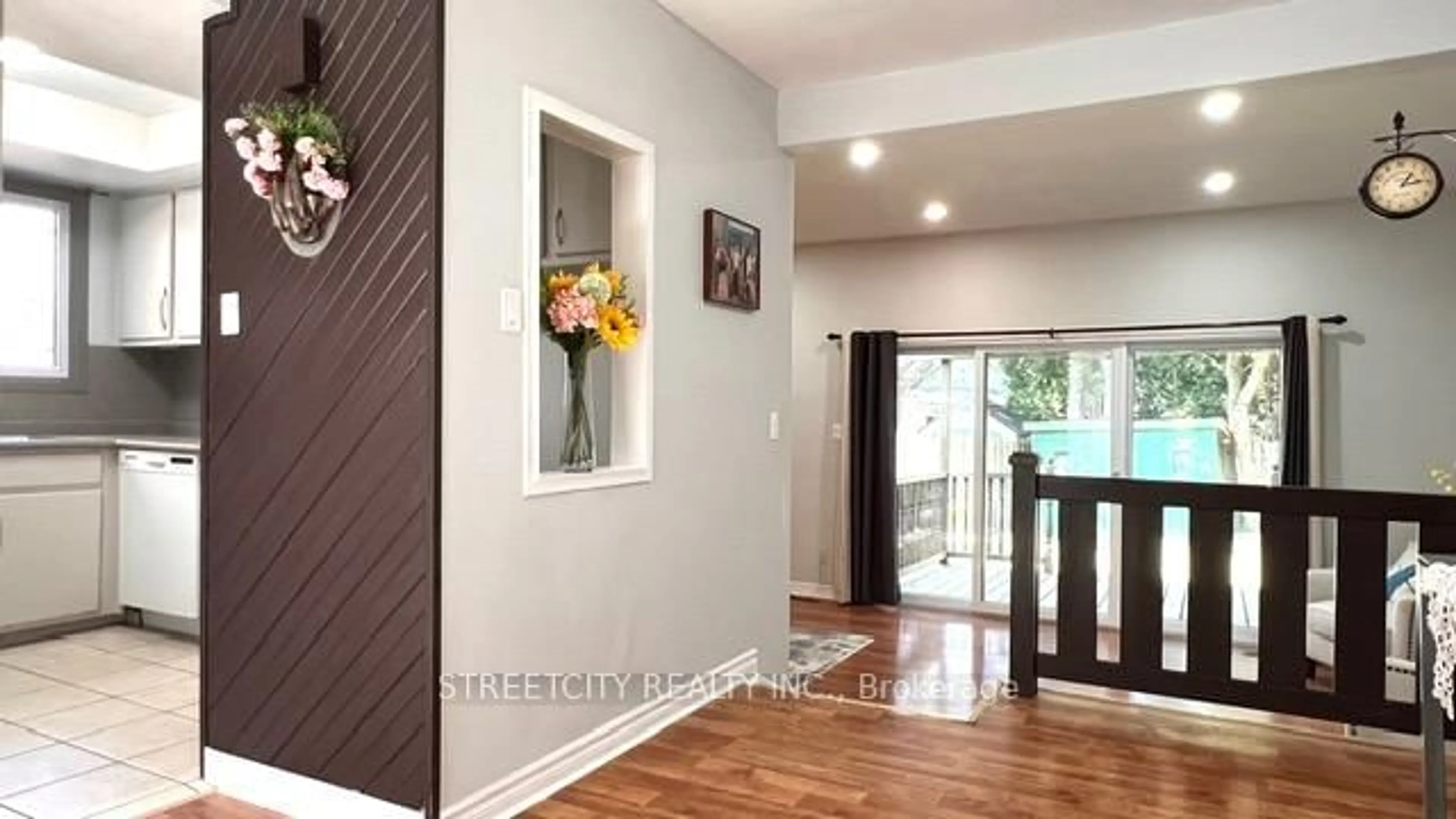 Indoor entryway for 1827 Aldersbrook Gate, London North Ontario N6G 3M4