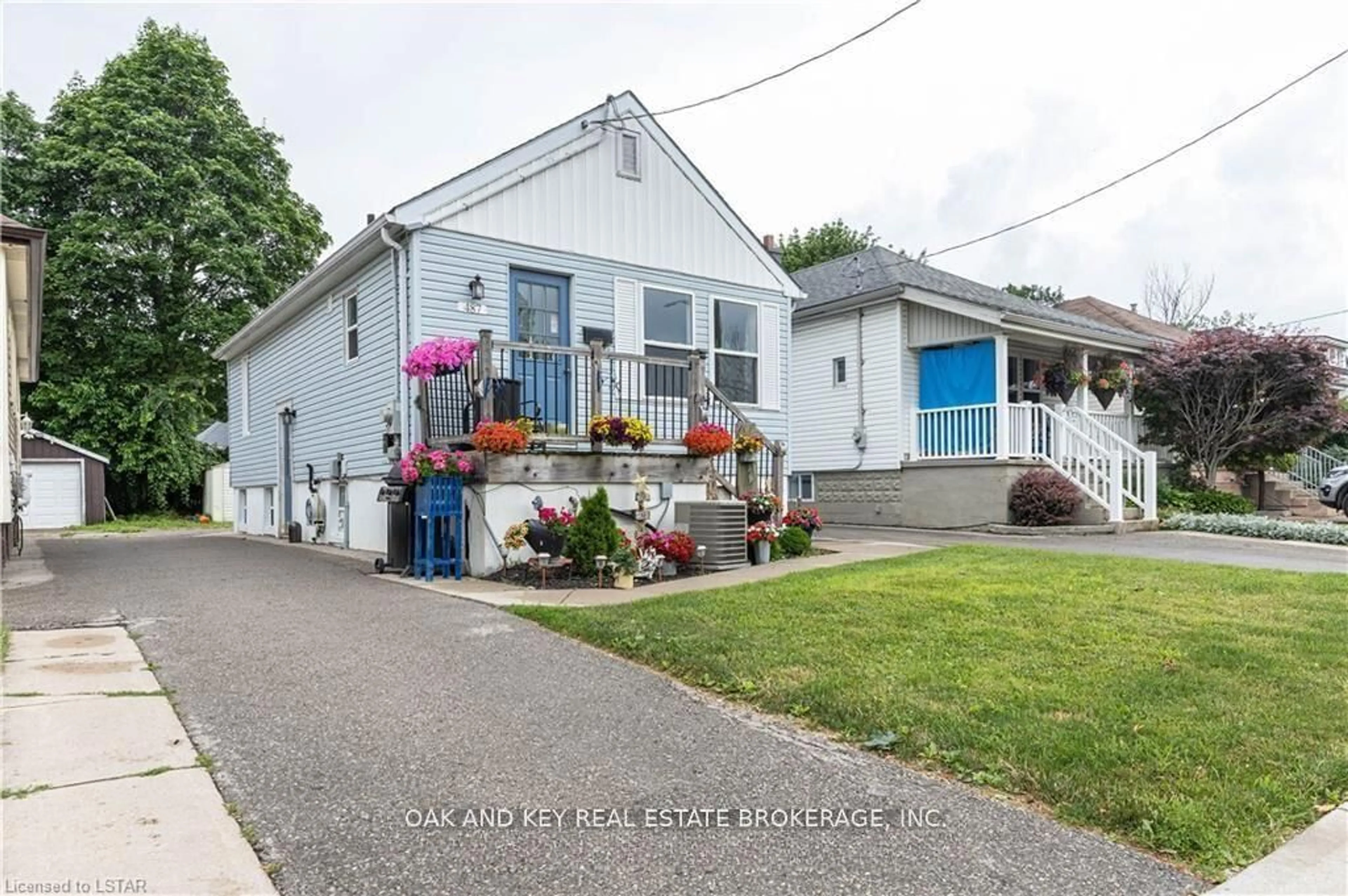 A pic from outside/outdoor area/front of a property/back of a property/a pic from drone, street for 487 Burbrook Pl, London East Ontario N5W 4B5
