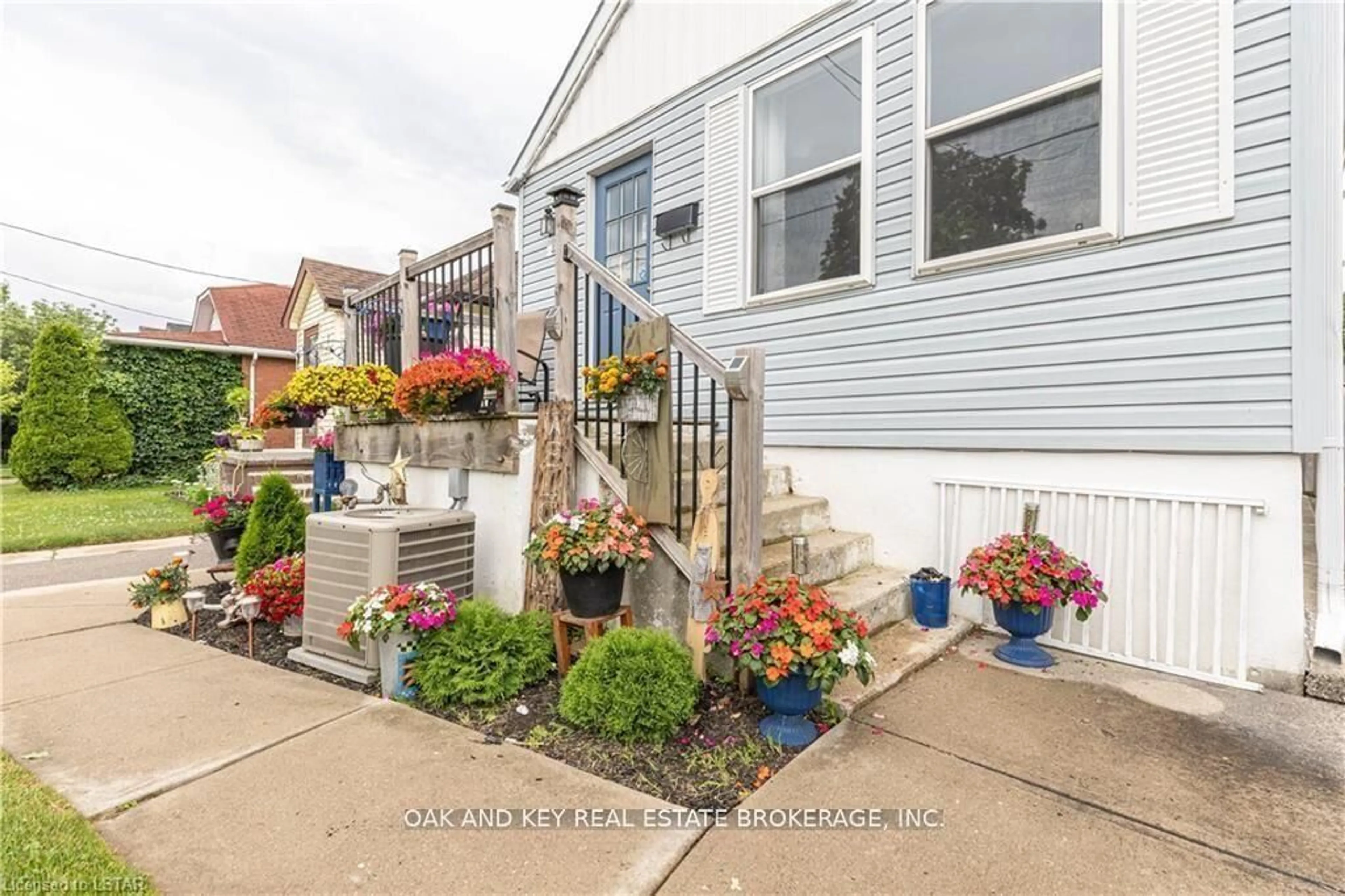 Patio, street for 487 Burbrook Pl, London East Ontario N5W 4B5