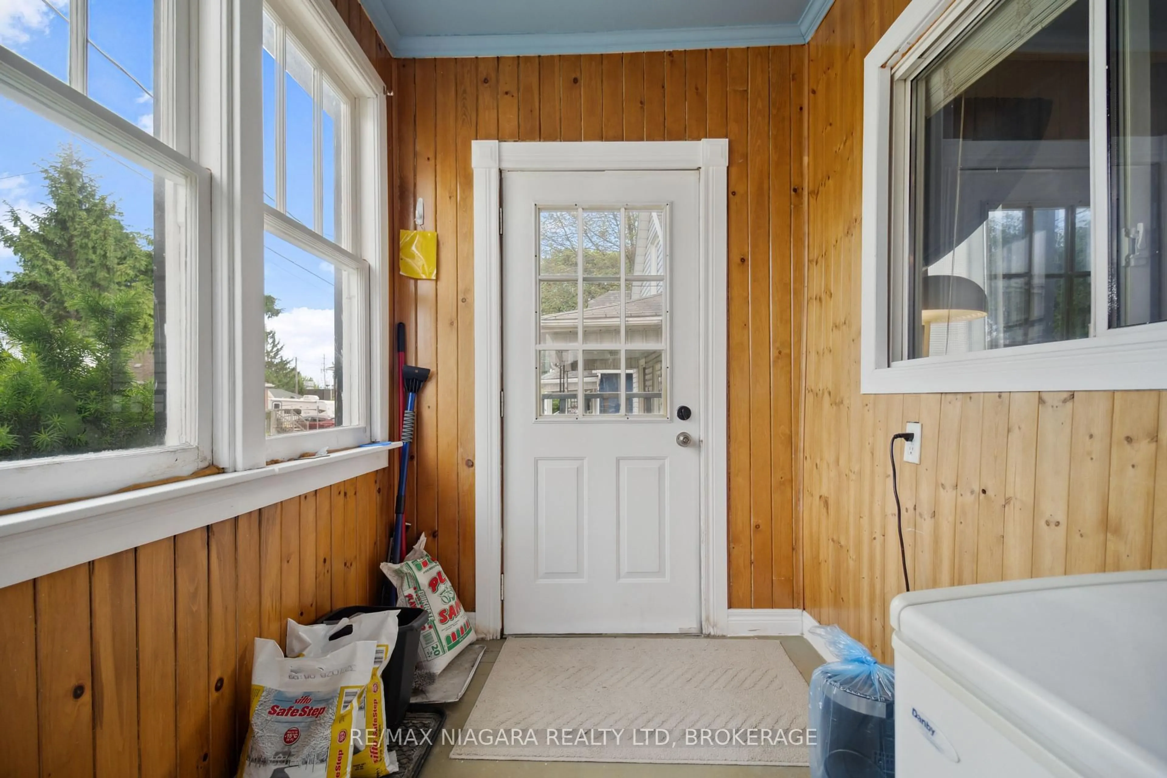 Unknown for 61 Patricia St, Thorold Ontario L2V 3V9