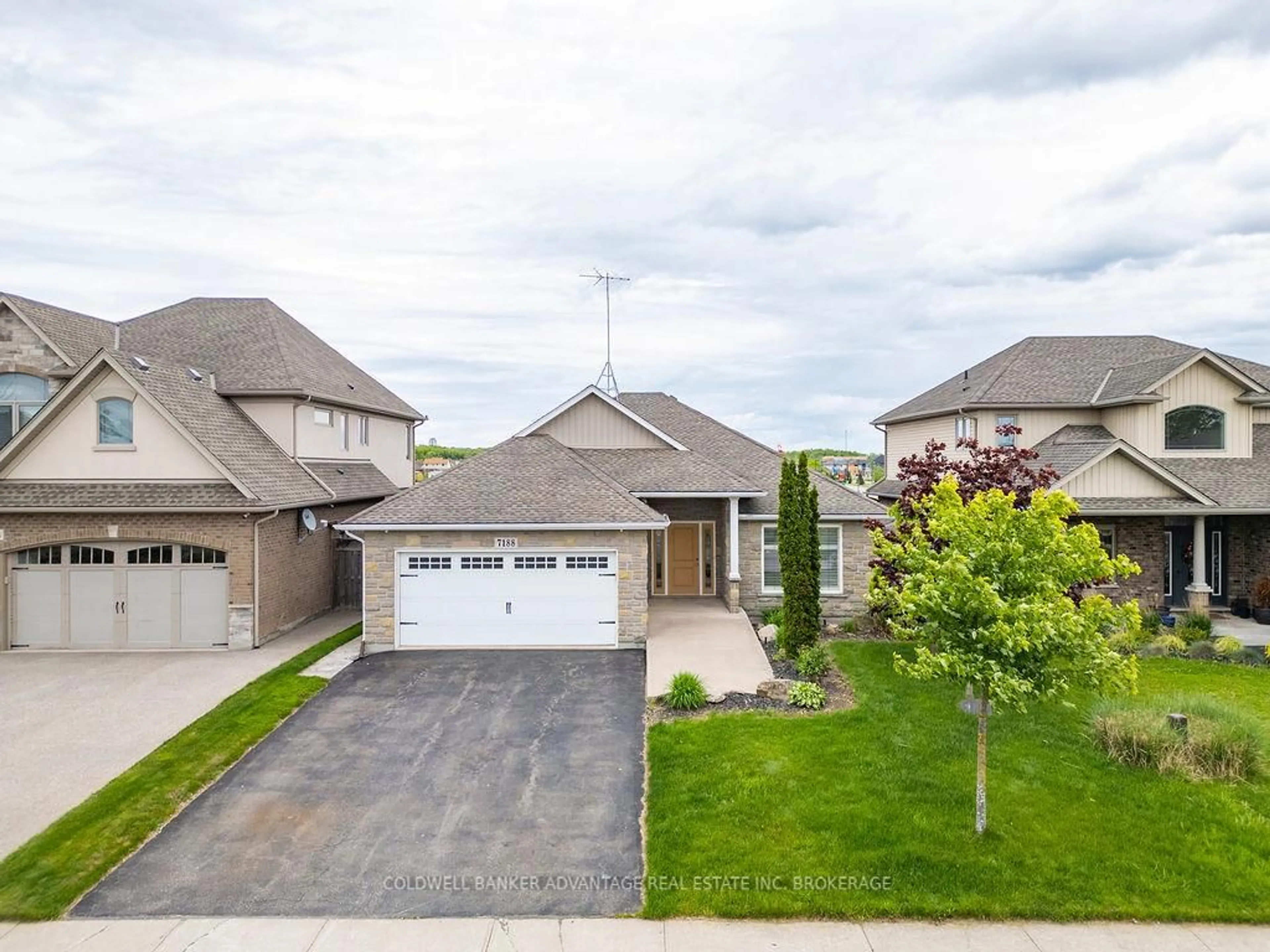 A pic from outside/outdoor area/front of a property/back of a property/a pic from drone, street for 7188 St Michael Ave, Niagara Falls Ontario L2H 3N5