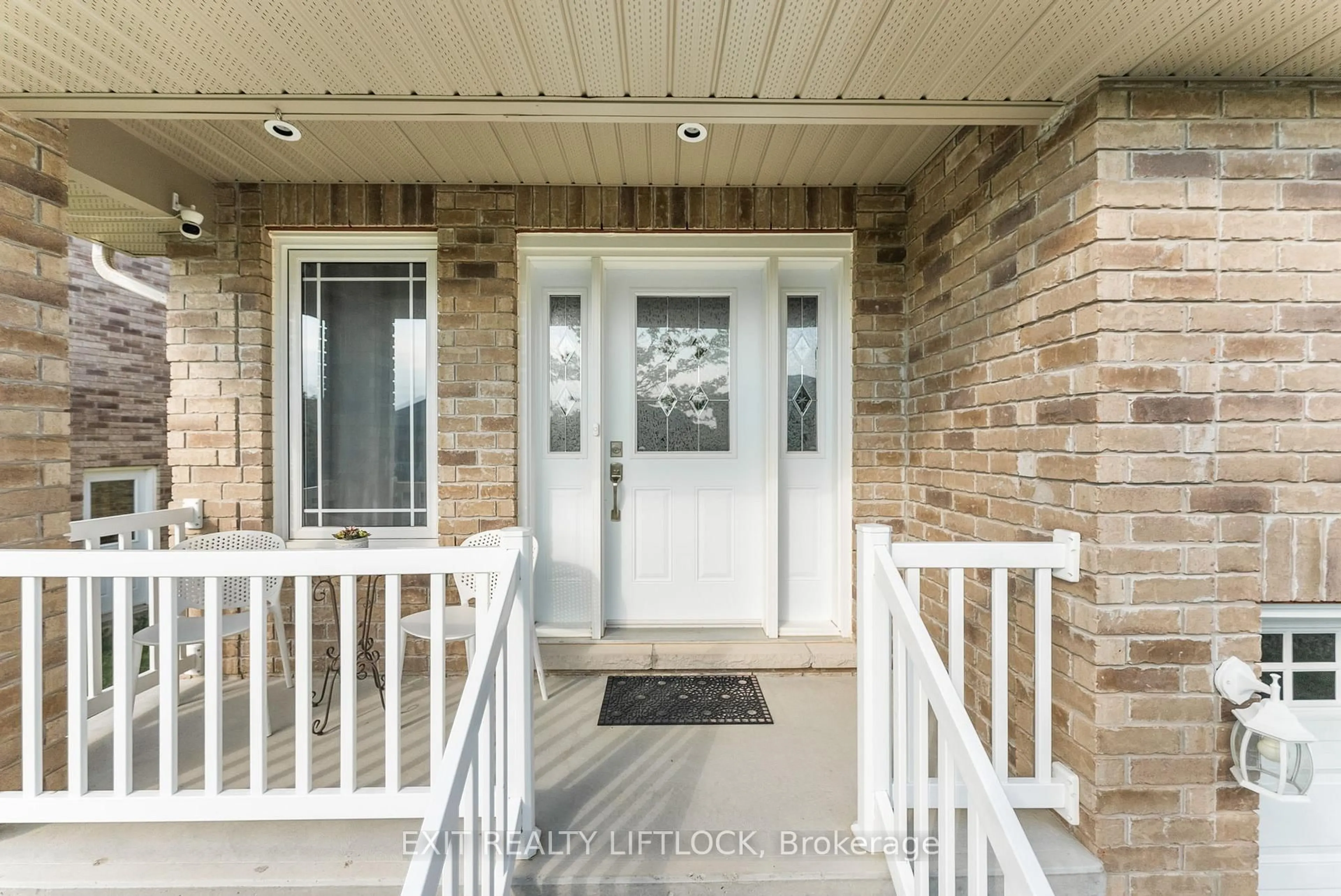 Indoor entryway for 182 Chandler Cres, Peterborough North Ontario K9J 0H3