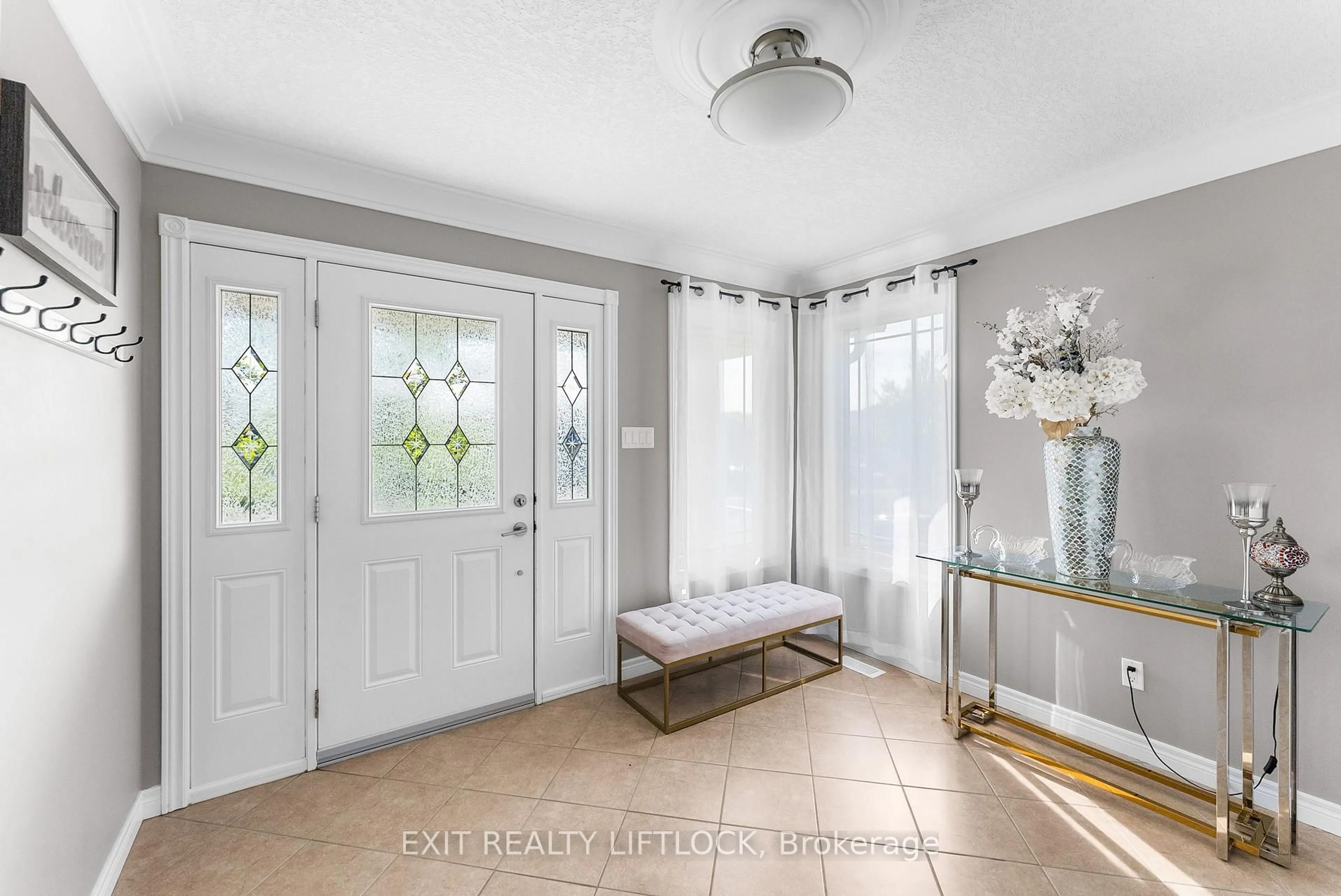 Indoor entryway for 182 Chandler Cres, Peterborough North Ontario K9J 0H3