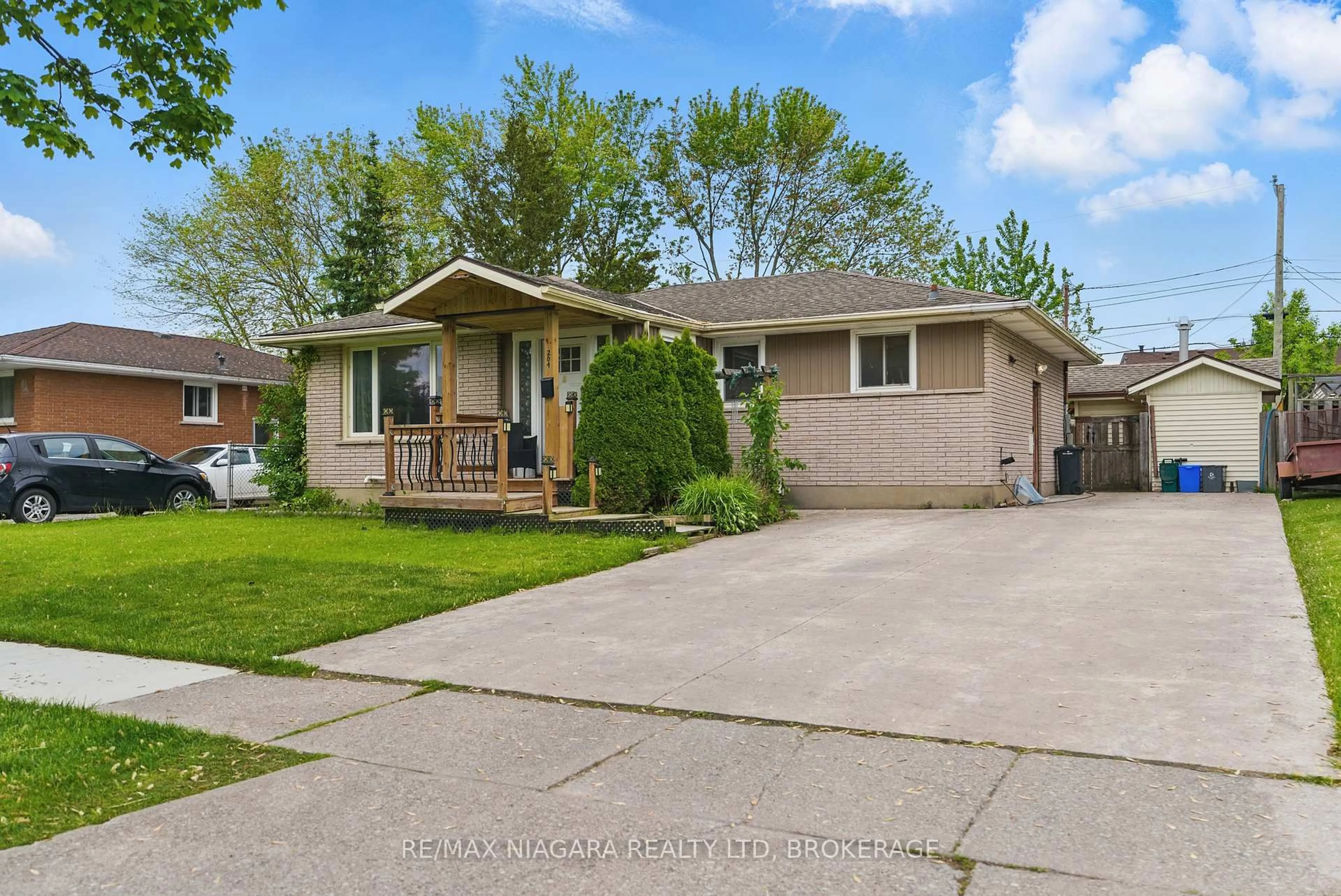 Unknown for 204 Hildred St, Welland Ontario L3B 1N1
