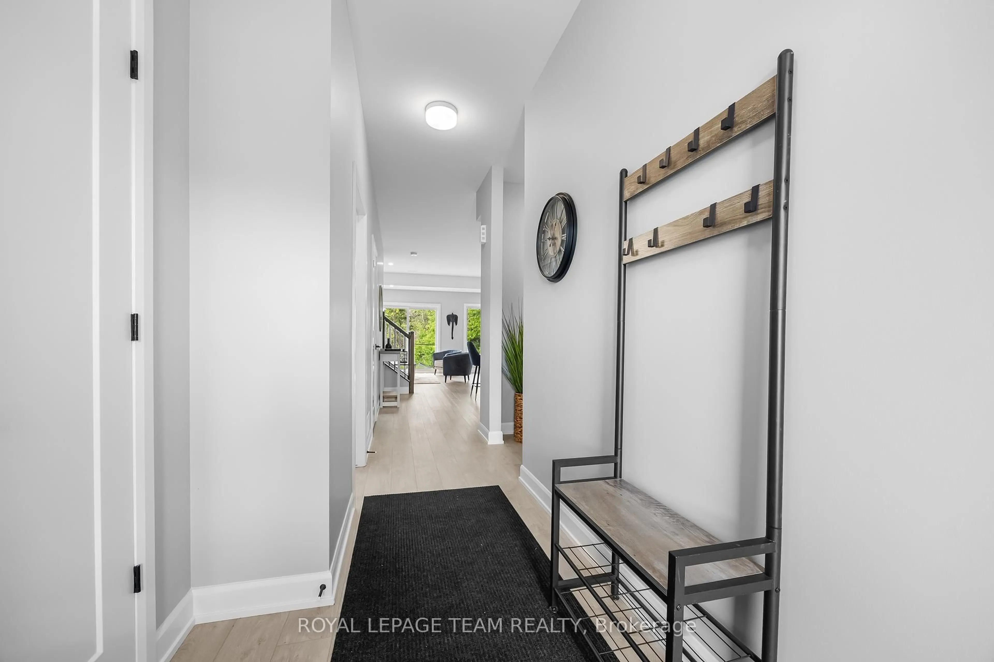 Indoor entryway for 328 Lewis St, Merrickville-Wolford Ontario K0G 1N0