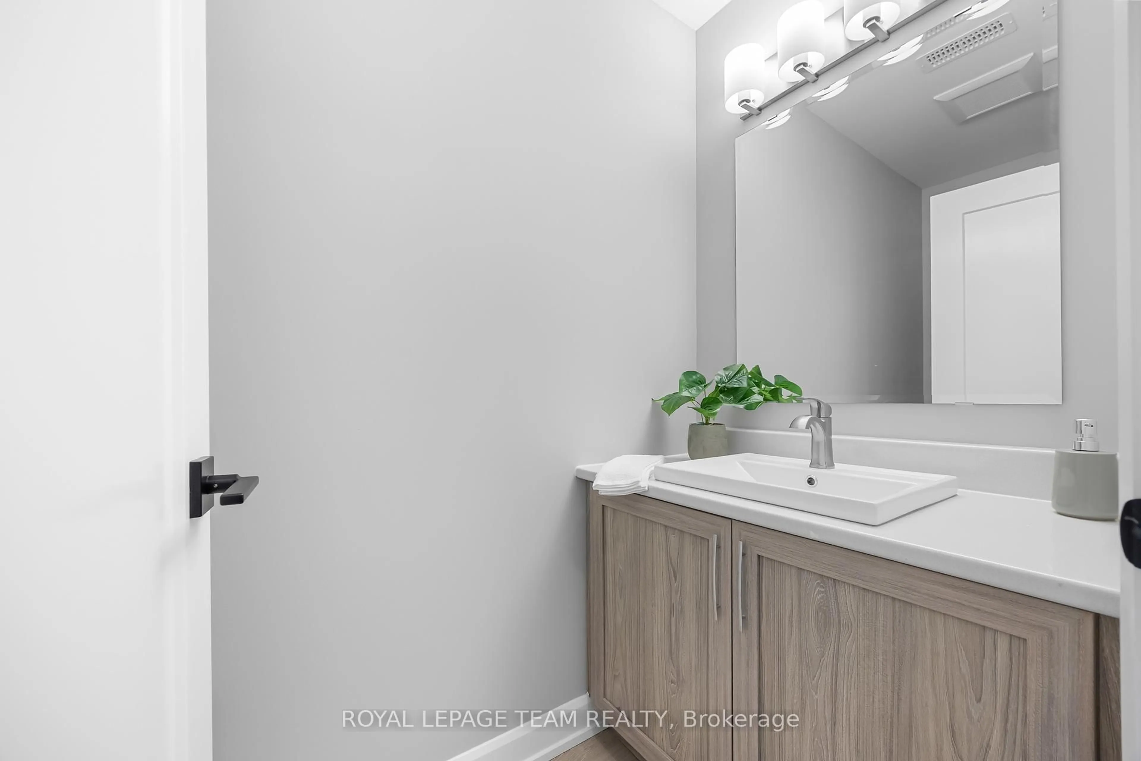 Standard bathroom, unknown for 328 Lewis St, Merrickville-Wolford Ontario K0G 1N0