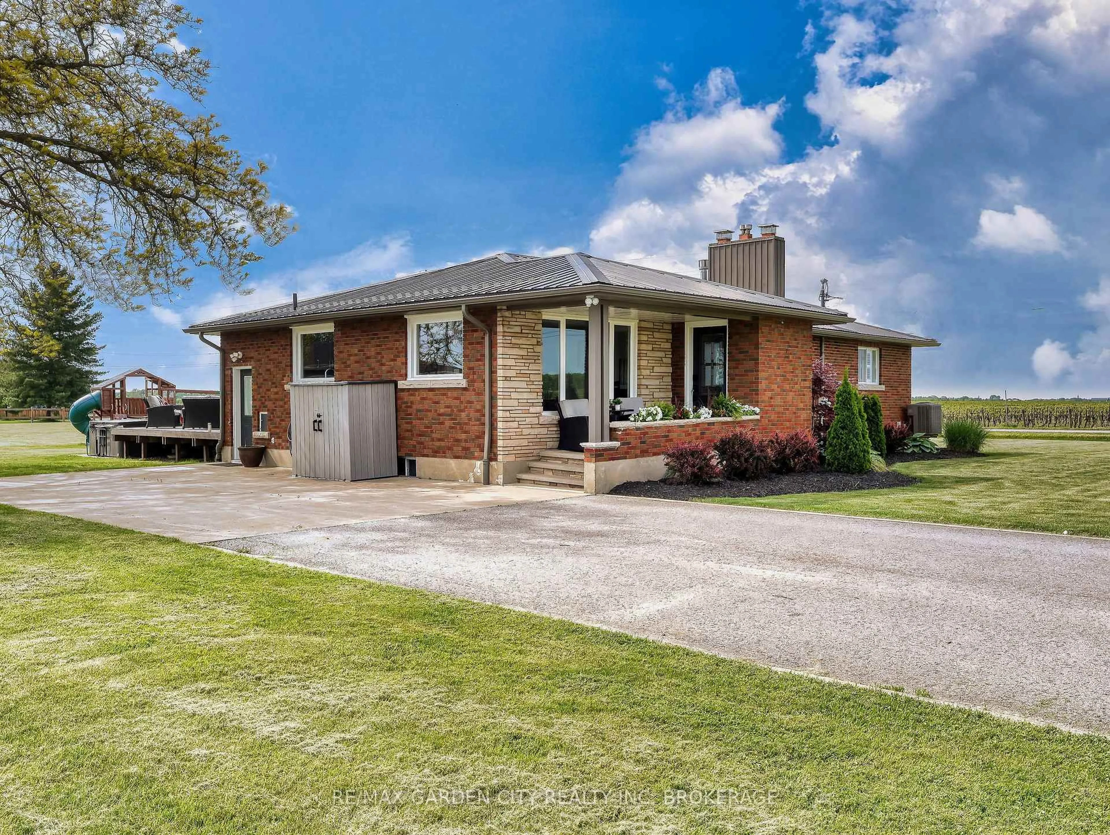 Home with brick exterior material, street for 2783 Third St, St. Catharines Ontario L2R 6P7